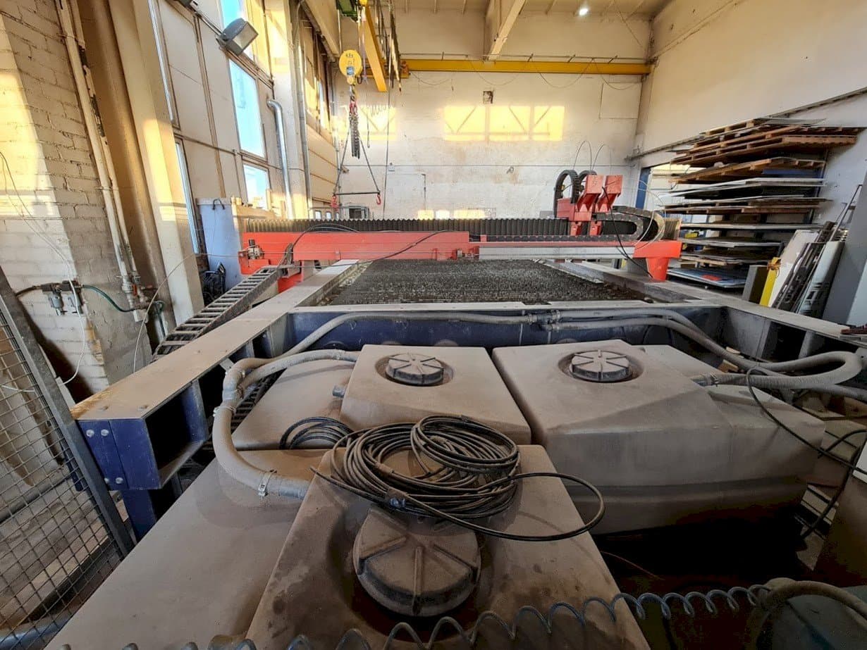 Vooraanzicht  van Bystronic ByJet Classic L 6030  machine