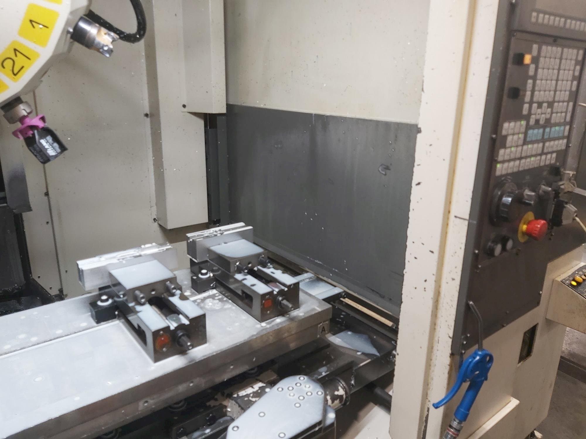 Vooraanzicht  van FANUC Robodrill Alpha T21iE  machine