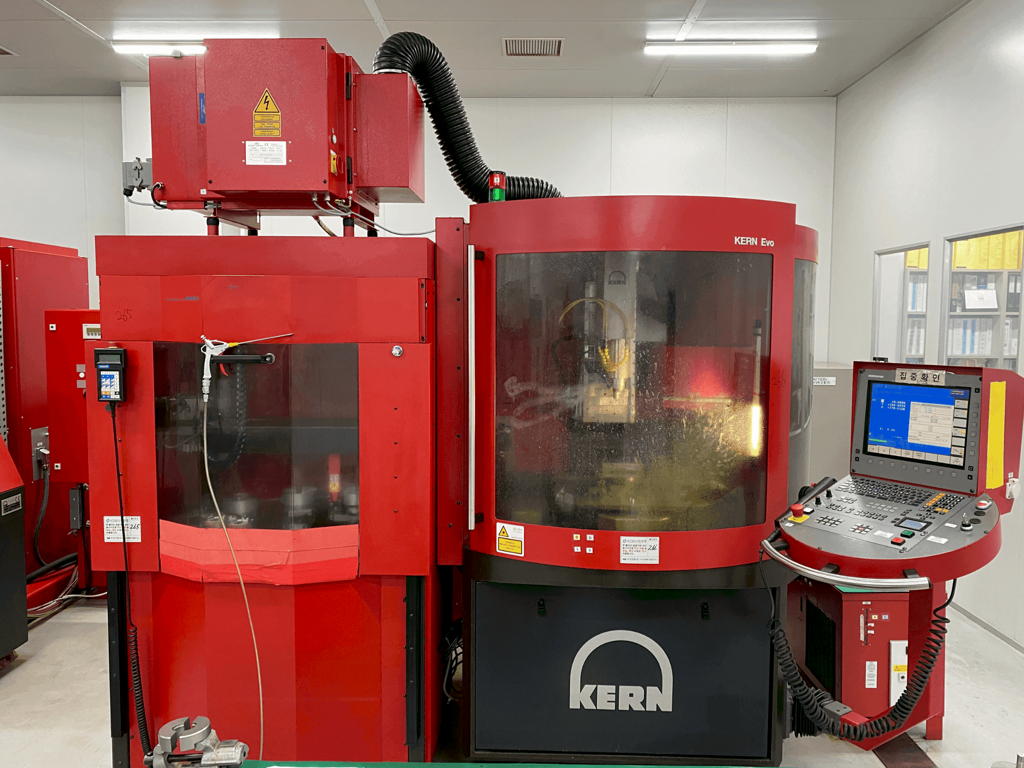 Vooraanzicht van KERN EVO (2010) machine