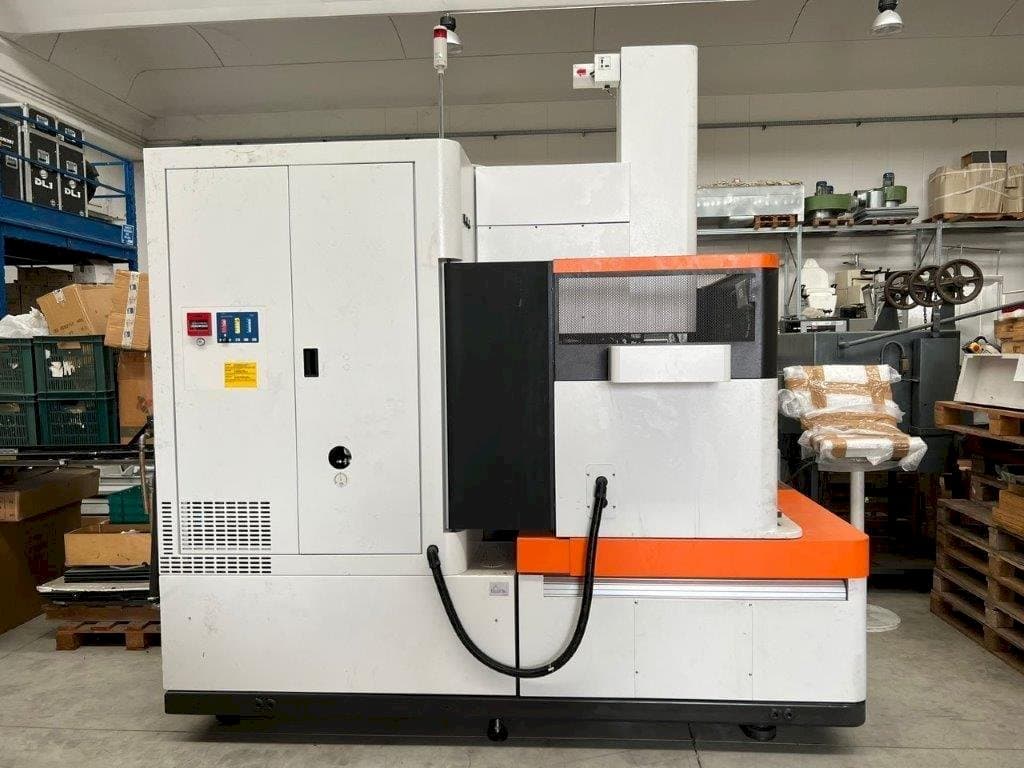 Vooraanzicht  van AgieCharmilles FORM 30  machine