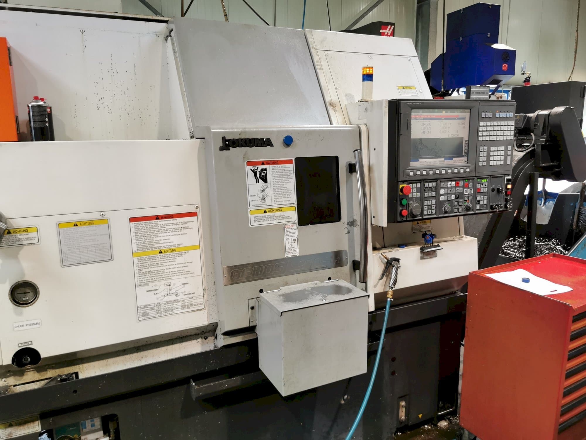 Vooraanzicht  van Okuma GENOS L200E-MY  machine