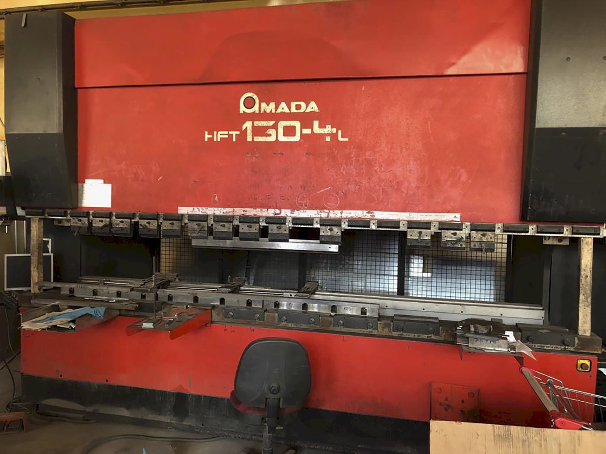Vooraanzicht  van AMADA HFT 130-4 L machine