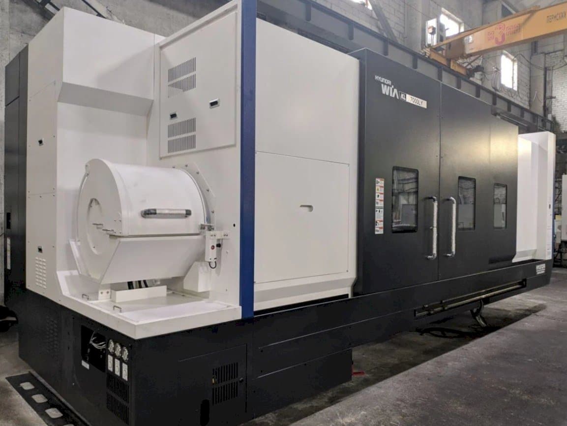 Vooraanzicht  van Hyundai Wia KL 7000 LY  machine