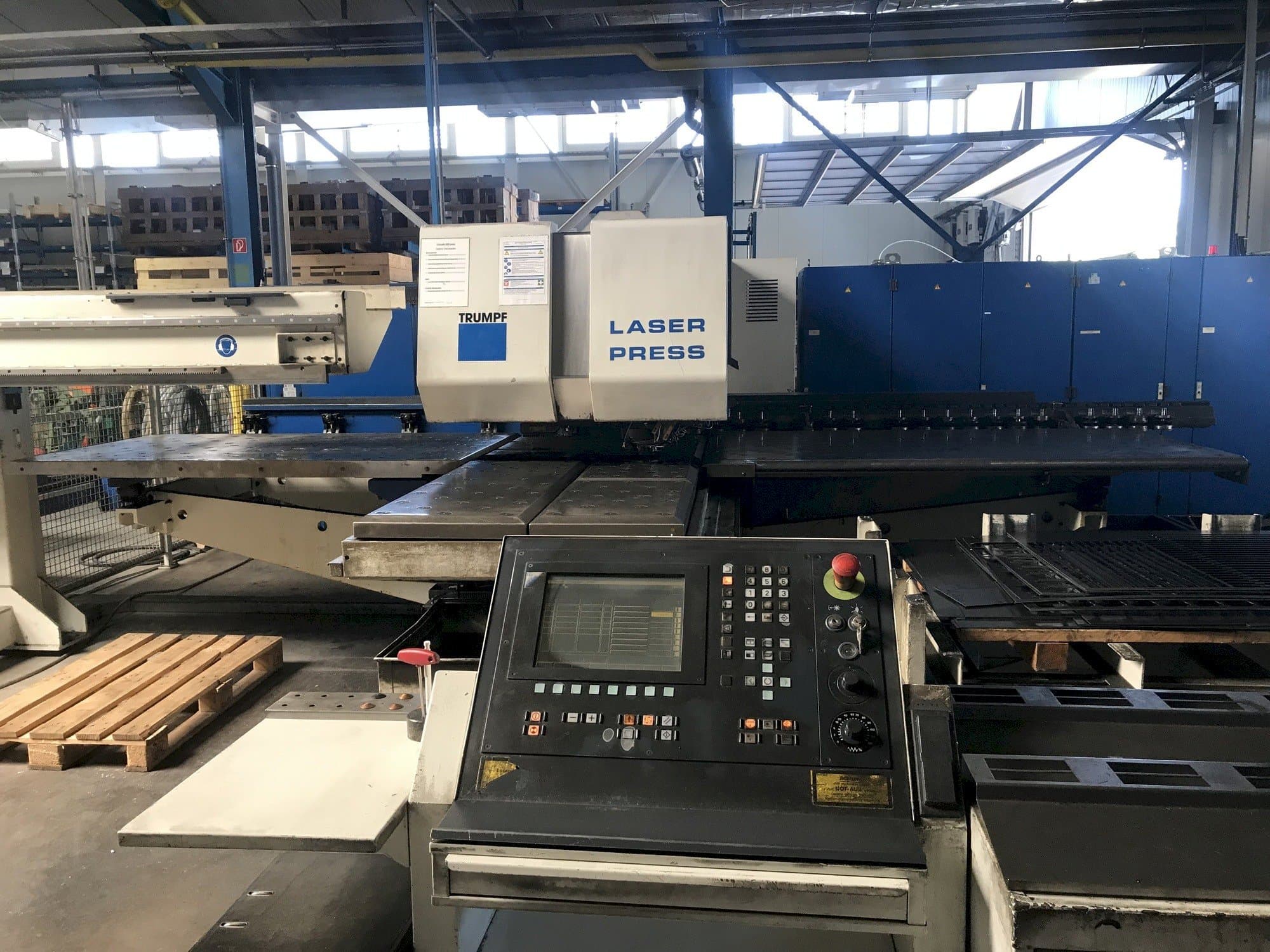 Vooraanzicht  van Trumpf Trumatic 600L  machine
