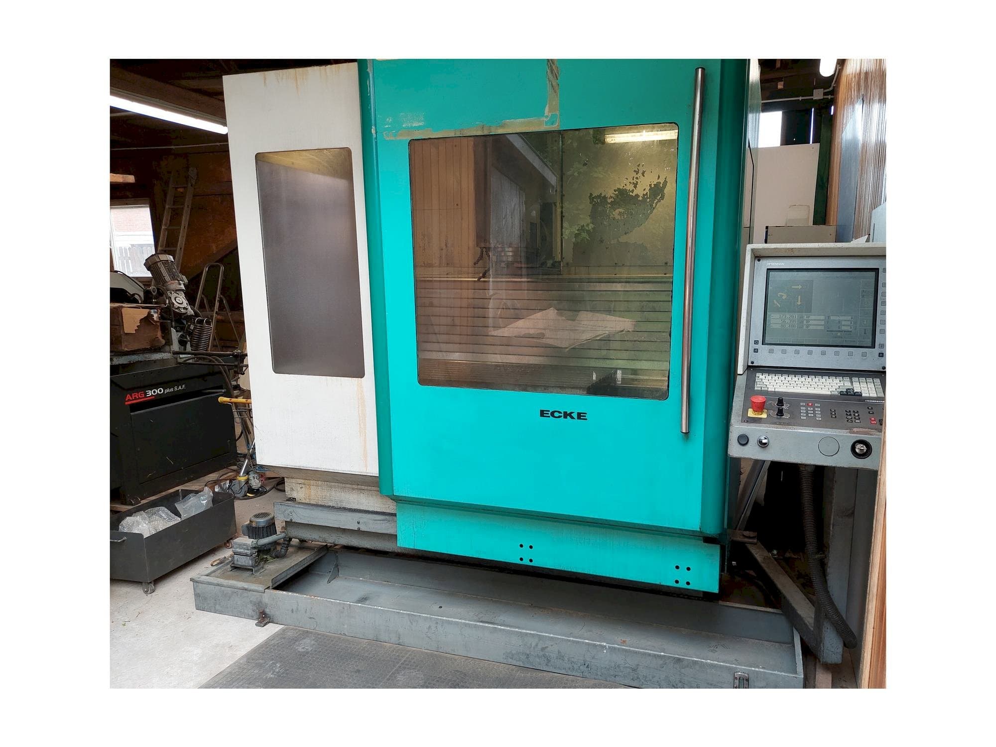 Vooraanzicht  van DECKEL MAHO DMU 60 E  machine