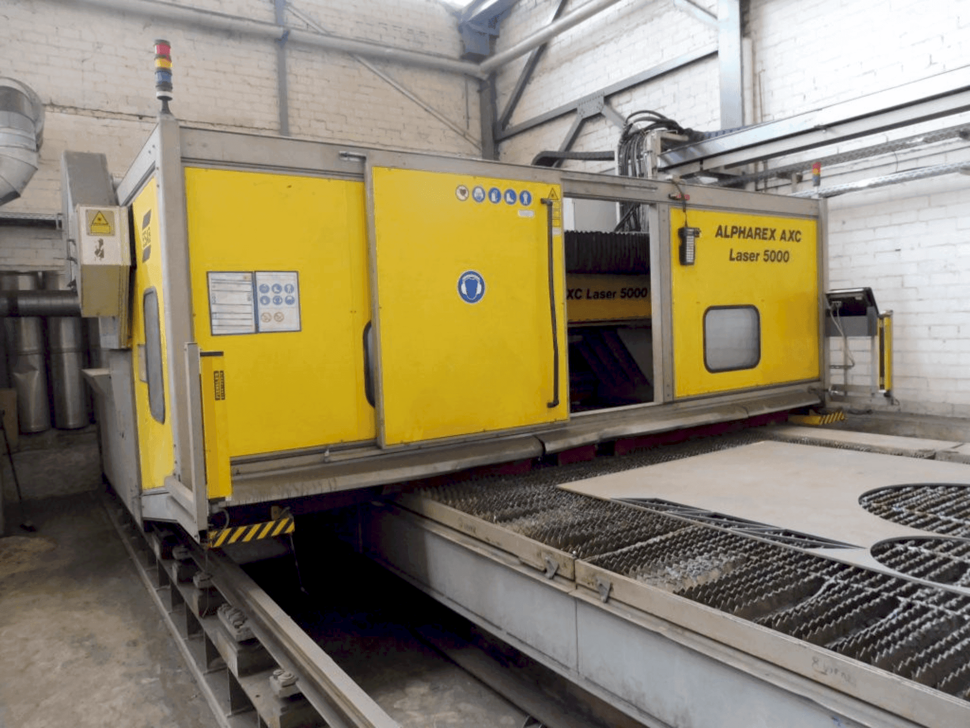 Vooraanzicht  van ALPHAREX AXC Laser 500  machine