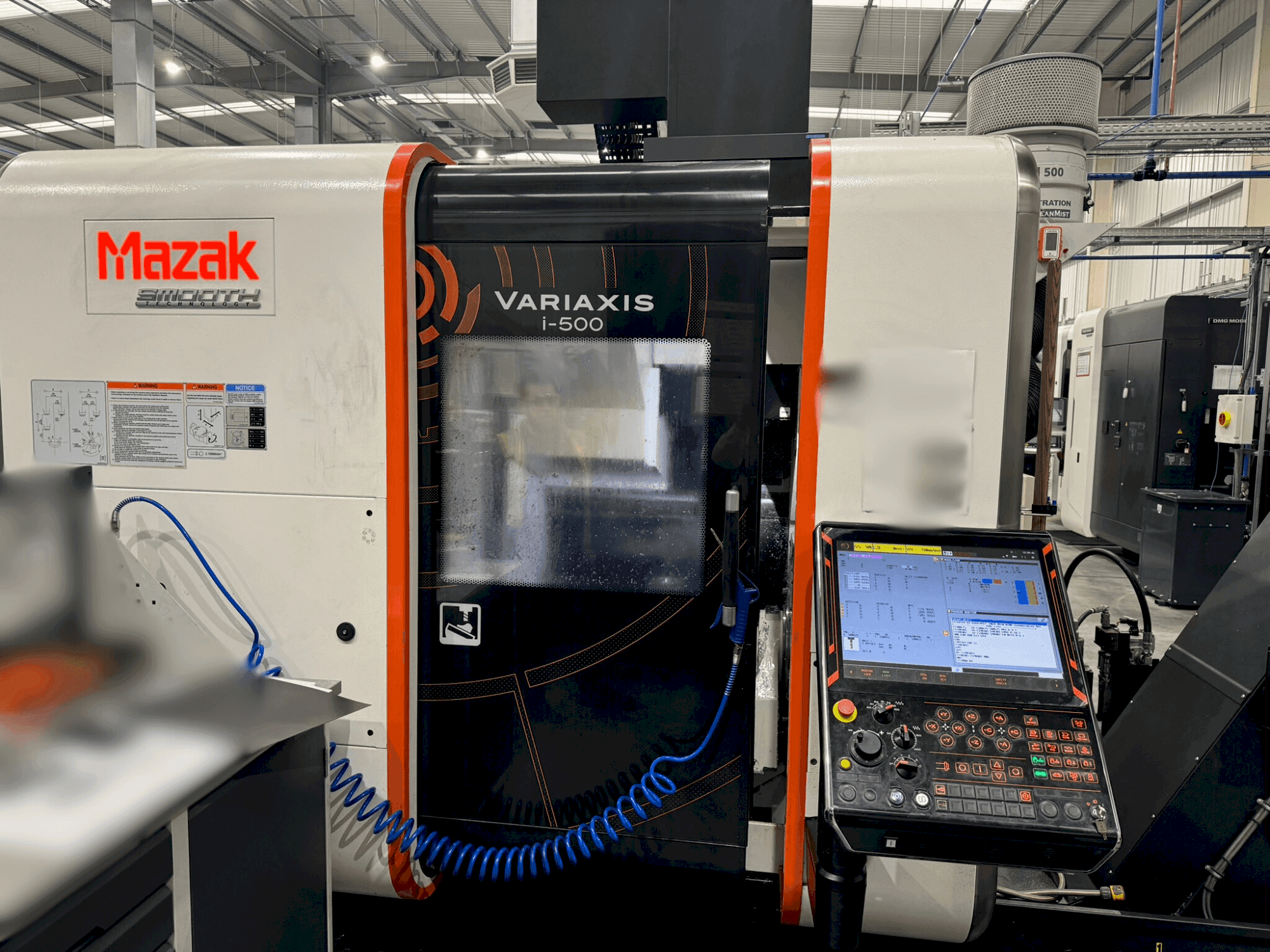 Vooraanzicht  van Mazak Variaxis i-500  machine