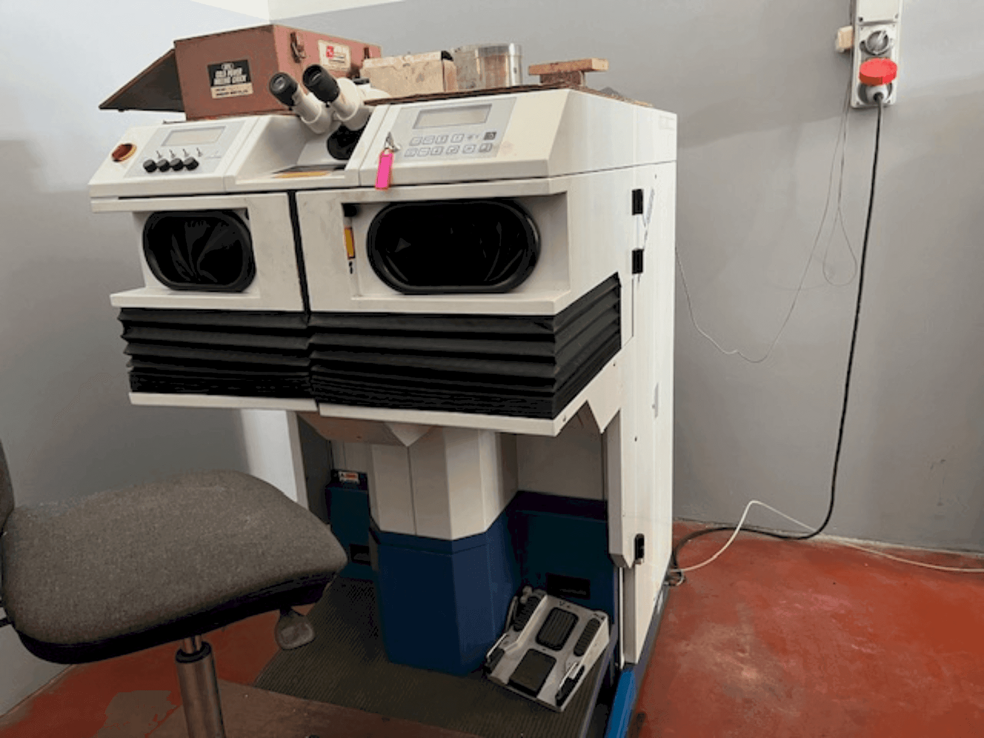 Vooraanzicht  van ALPHA LASER ALW 150  machine