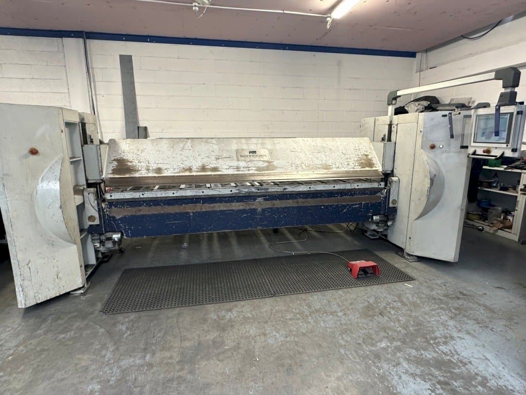 Vooraanzicht  van SCHRODER SPB 3200/3.0  machine