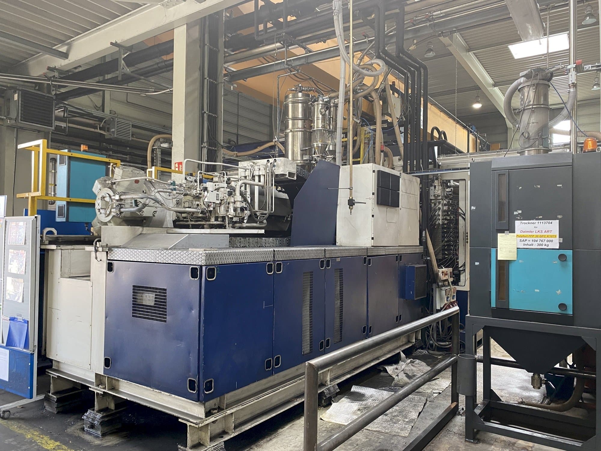 Vooraanzicht  van Krauss Maffei 1600-8000 MC  machine