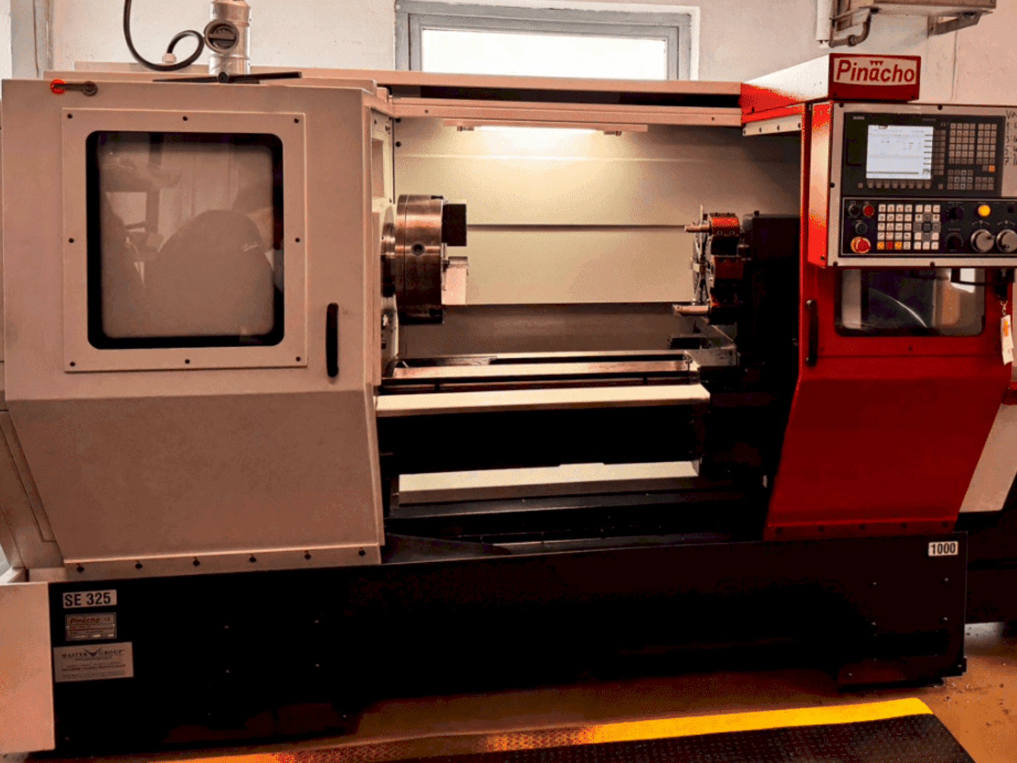 Vooraanzicht  van Pinacho SE325  machine