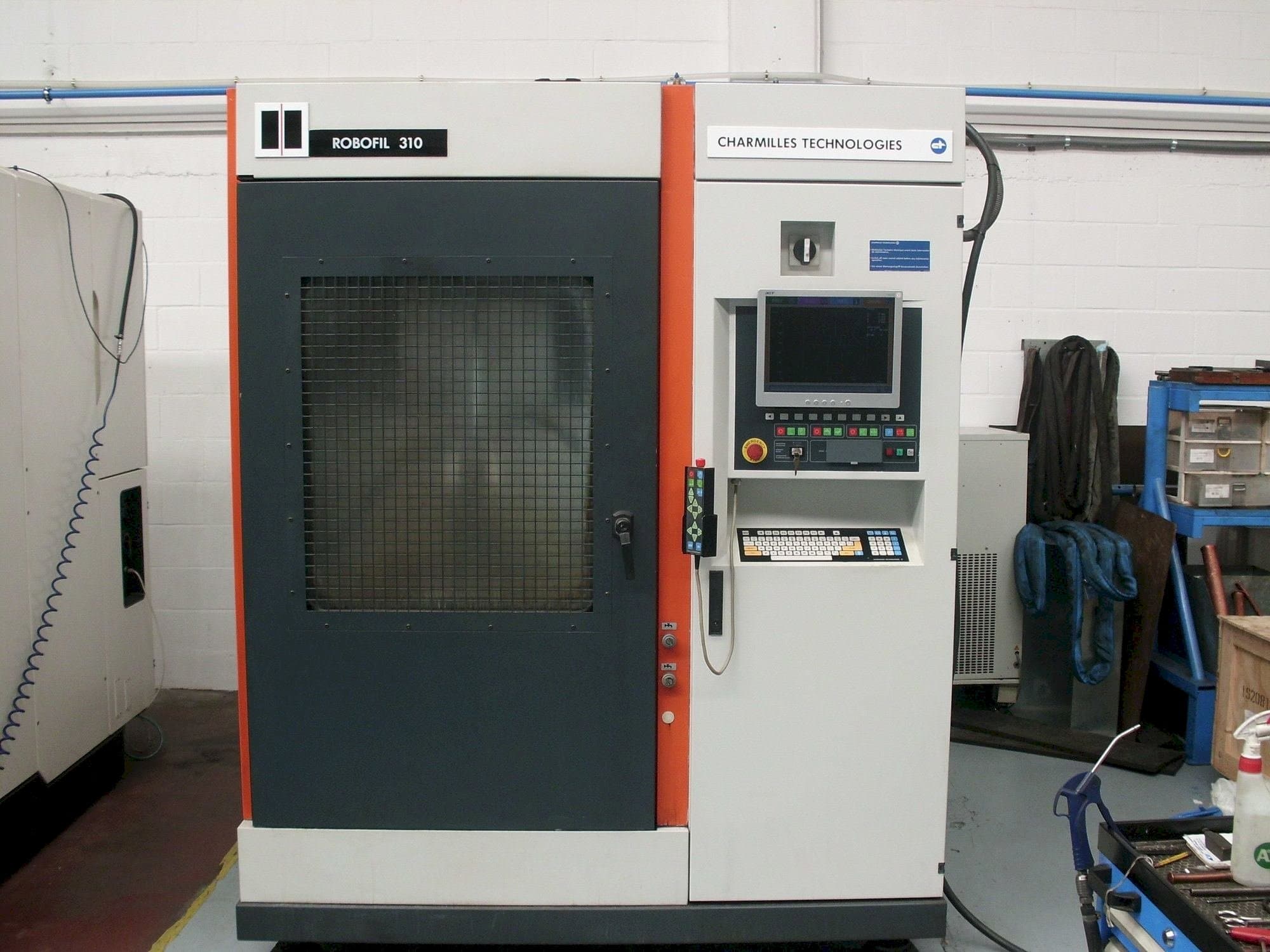 Vooraanzicht  van CHARMILLES Robofil 310  machine