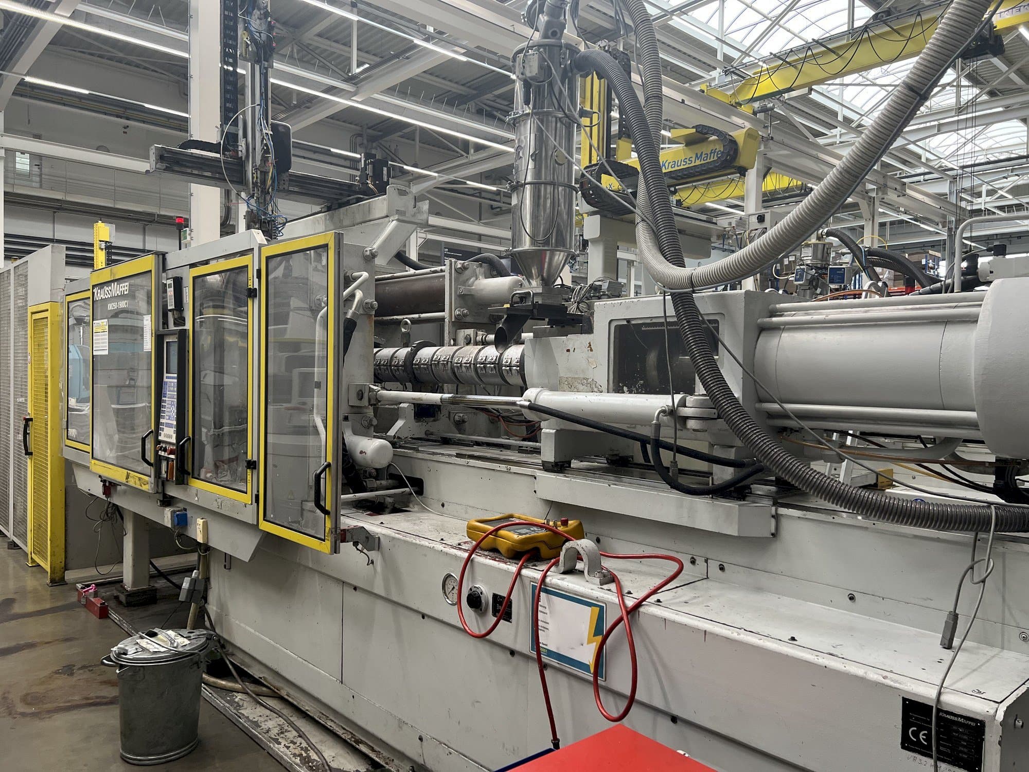 Vooraanzicht  van Krauss Maffei KM 250  machine