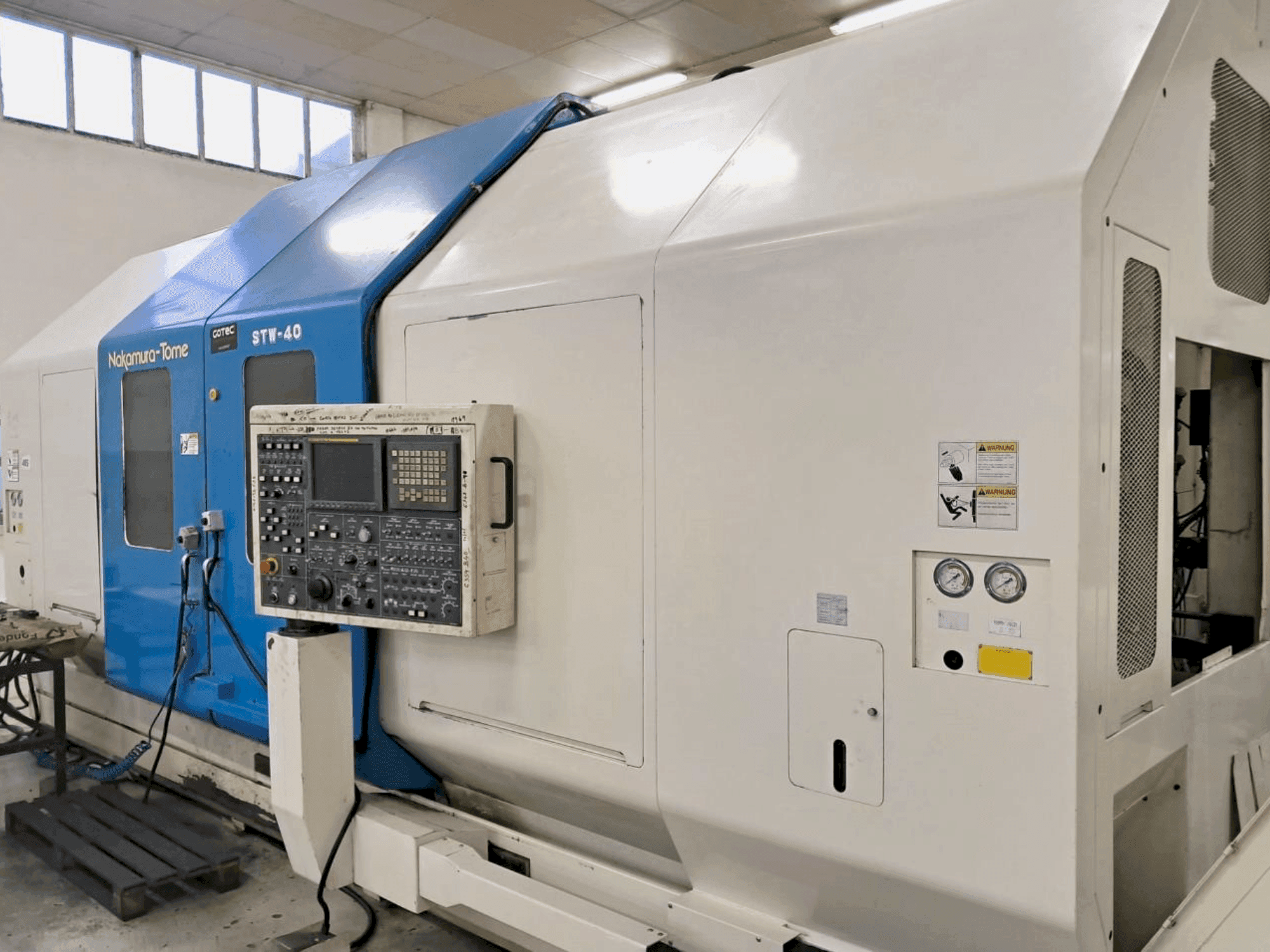 Vooraanzicht  van NAKAMURA-TOME STW-40  machine