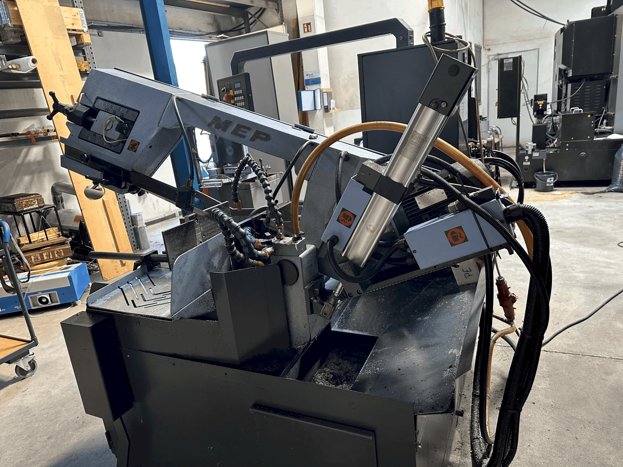 Vooraanzicht  van MEP SHARK 330 NC eco  machine