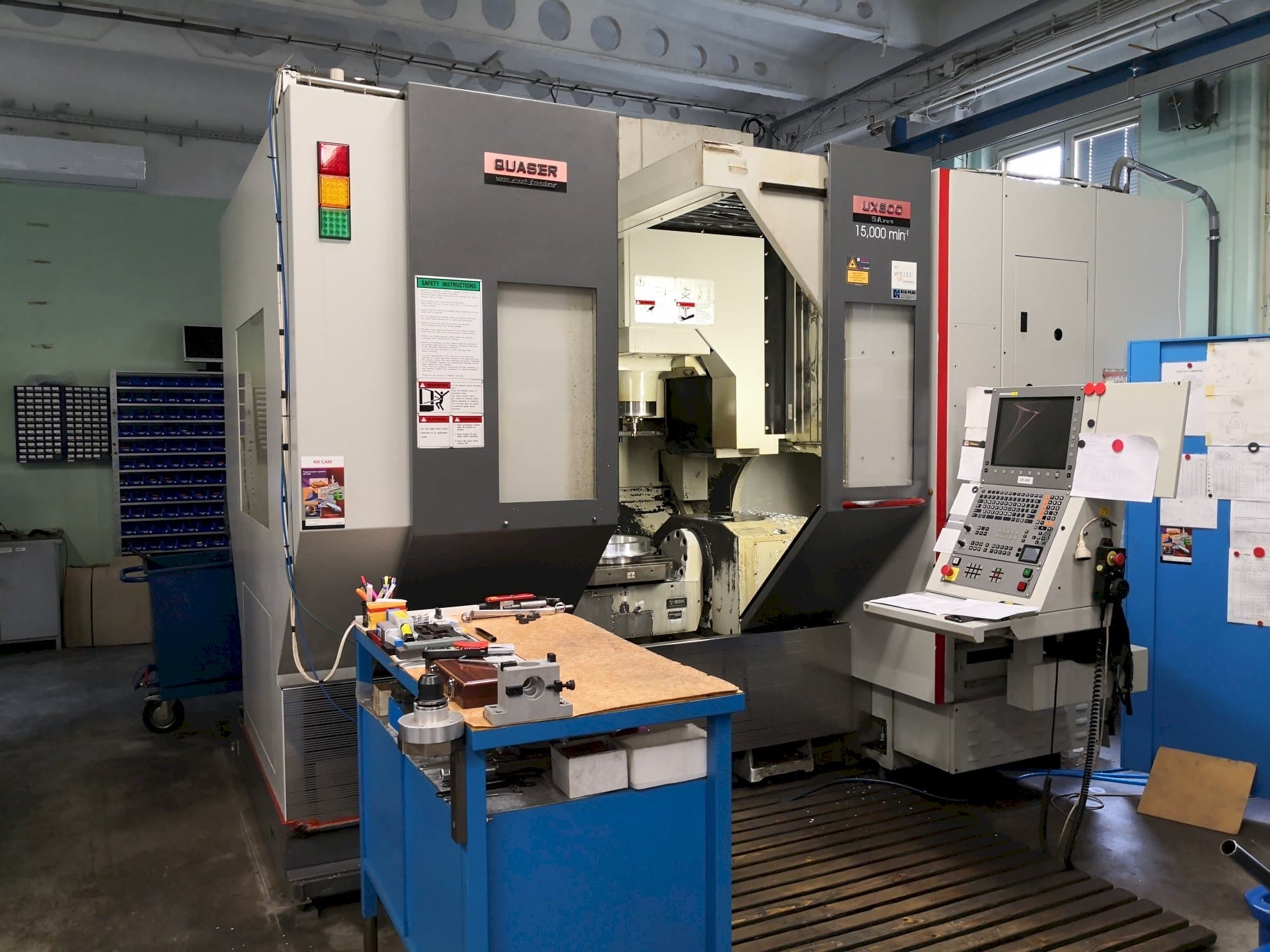 Vooraanzicht  van Quaser UX-600  machine