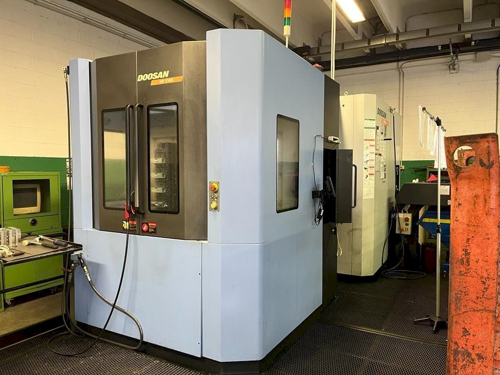 Linkerzijdeaanzicht  van Doosan HP5100  machine