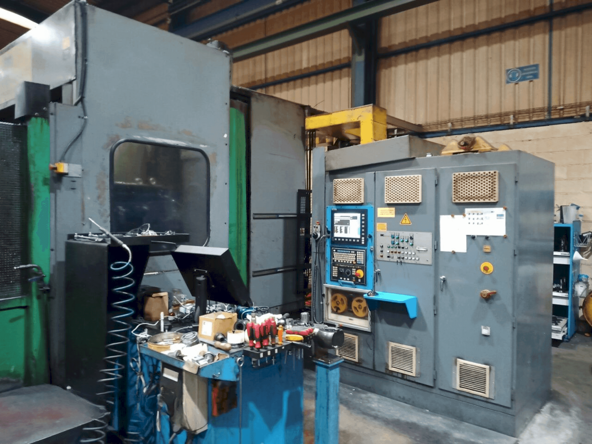 Vooraanzicht  van Correa XB-420  machine