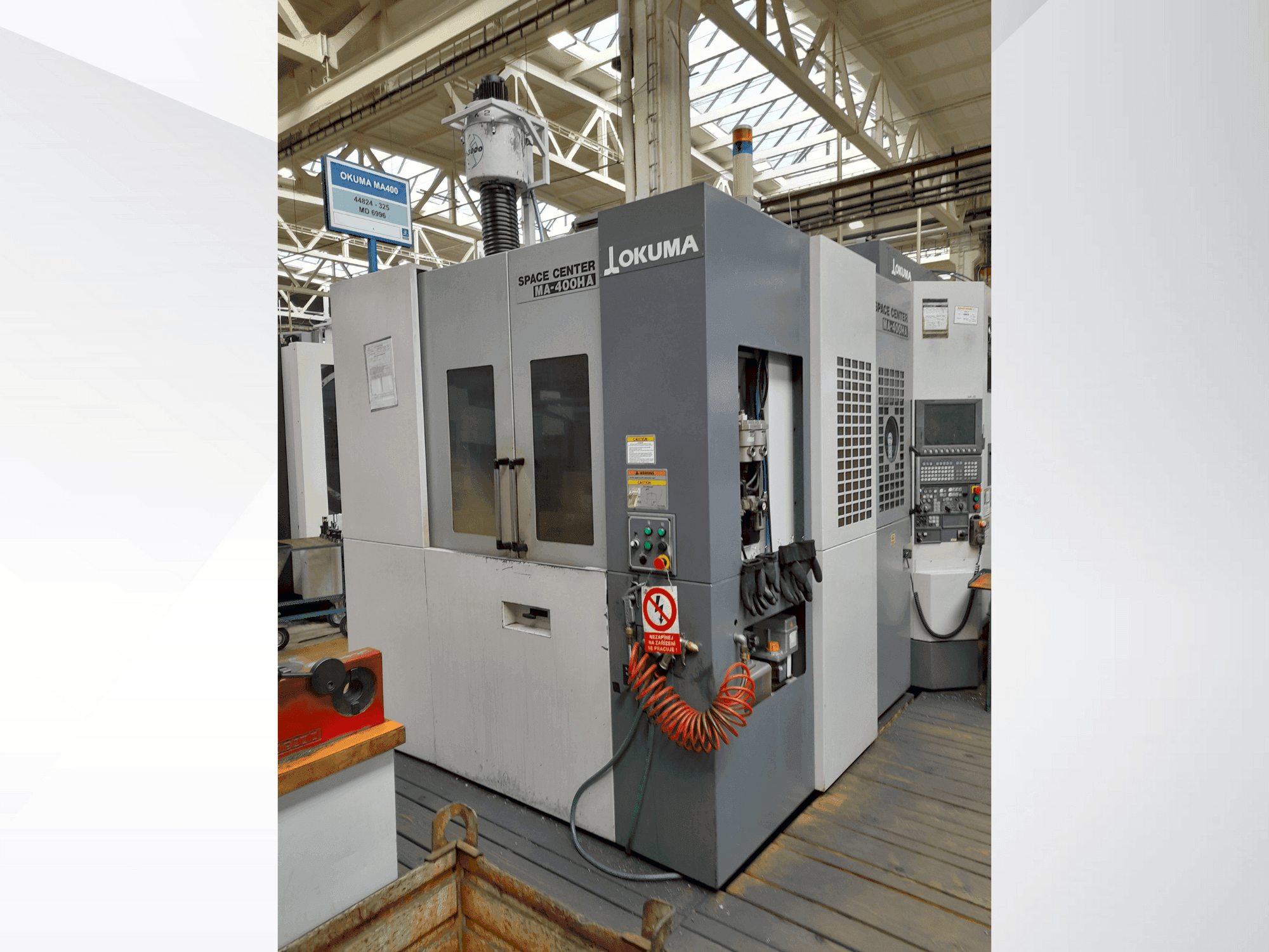 Vooraanzicht  van Okuma MA-400HA  machine
