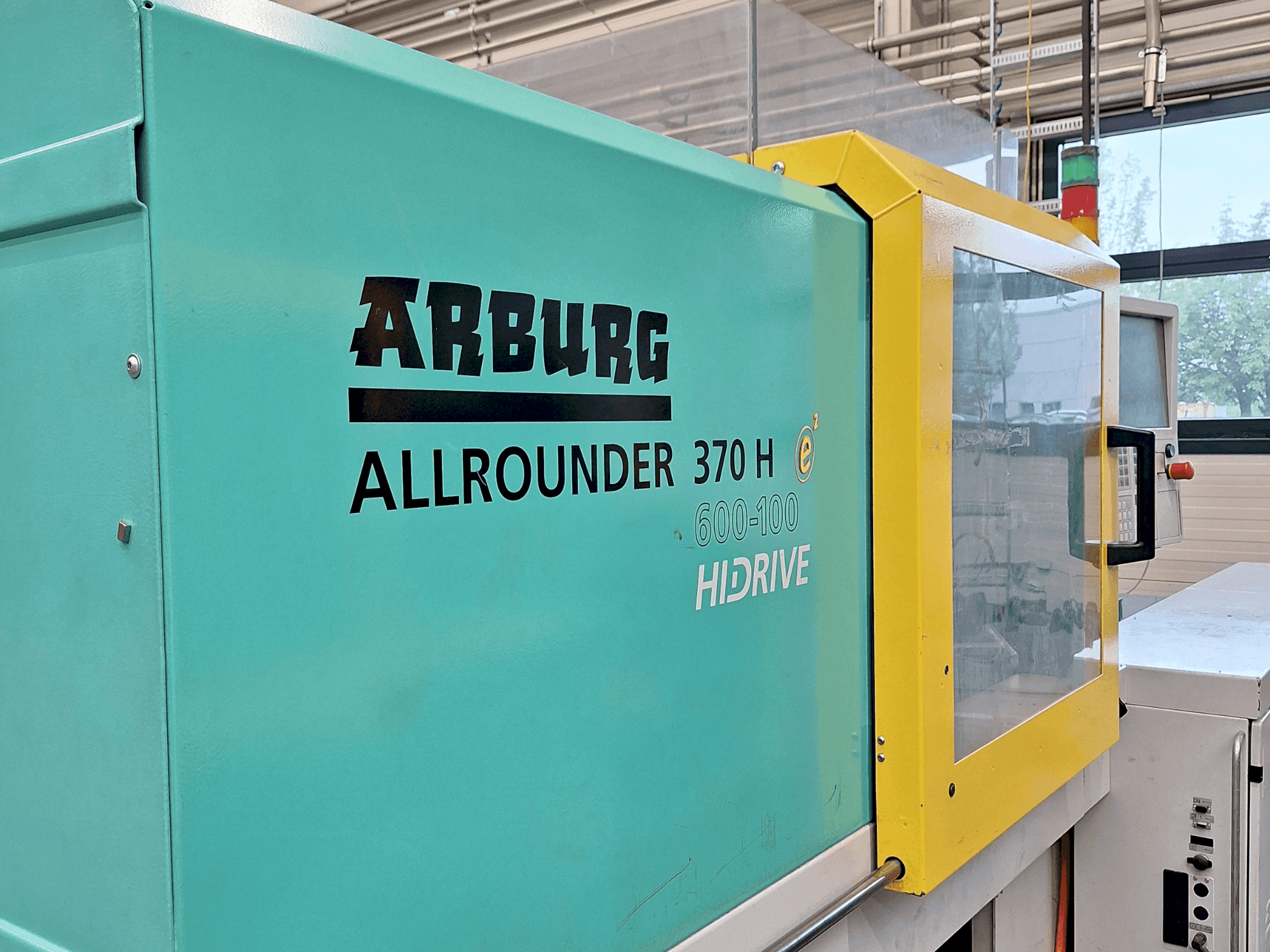 Vooraanzicht  van Arburg Allrounder 370 H 600-100  machine