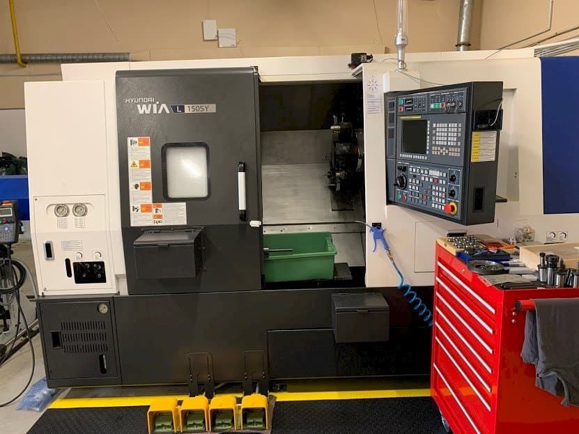 Vooraanzicht  van Hyundai Wia L150SY  machine