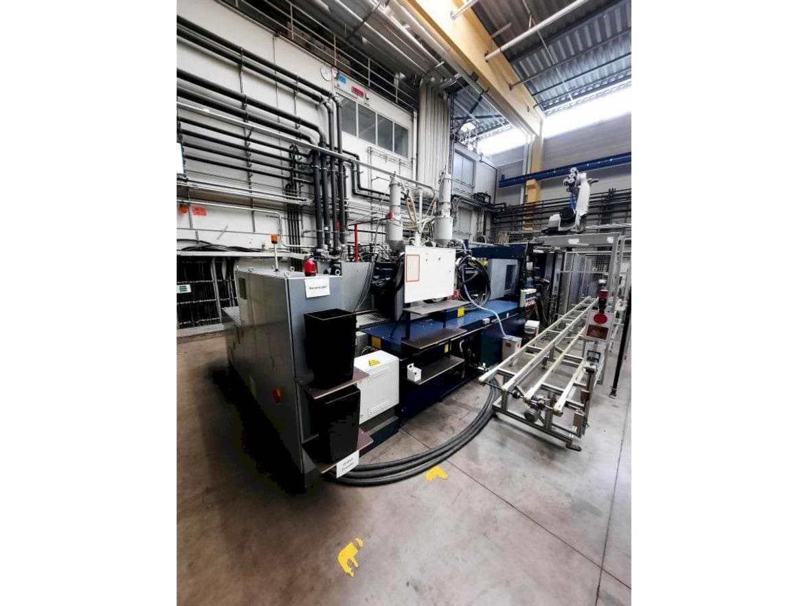 Vooraanzicht  van Battenfeld HM13000/9200/7700  machine