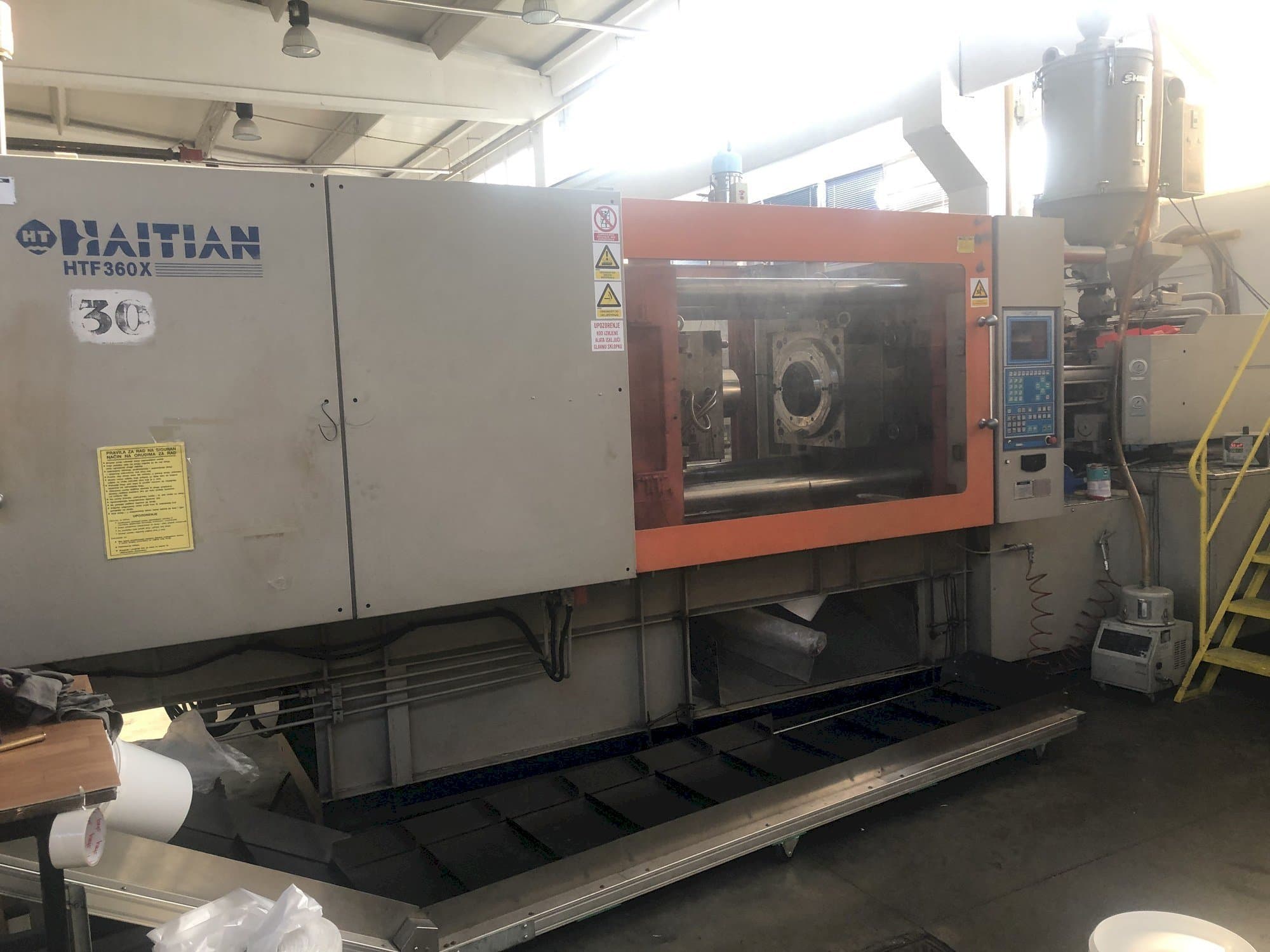 Vooraanzicht  van HAITIAN HTF 360X  machine