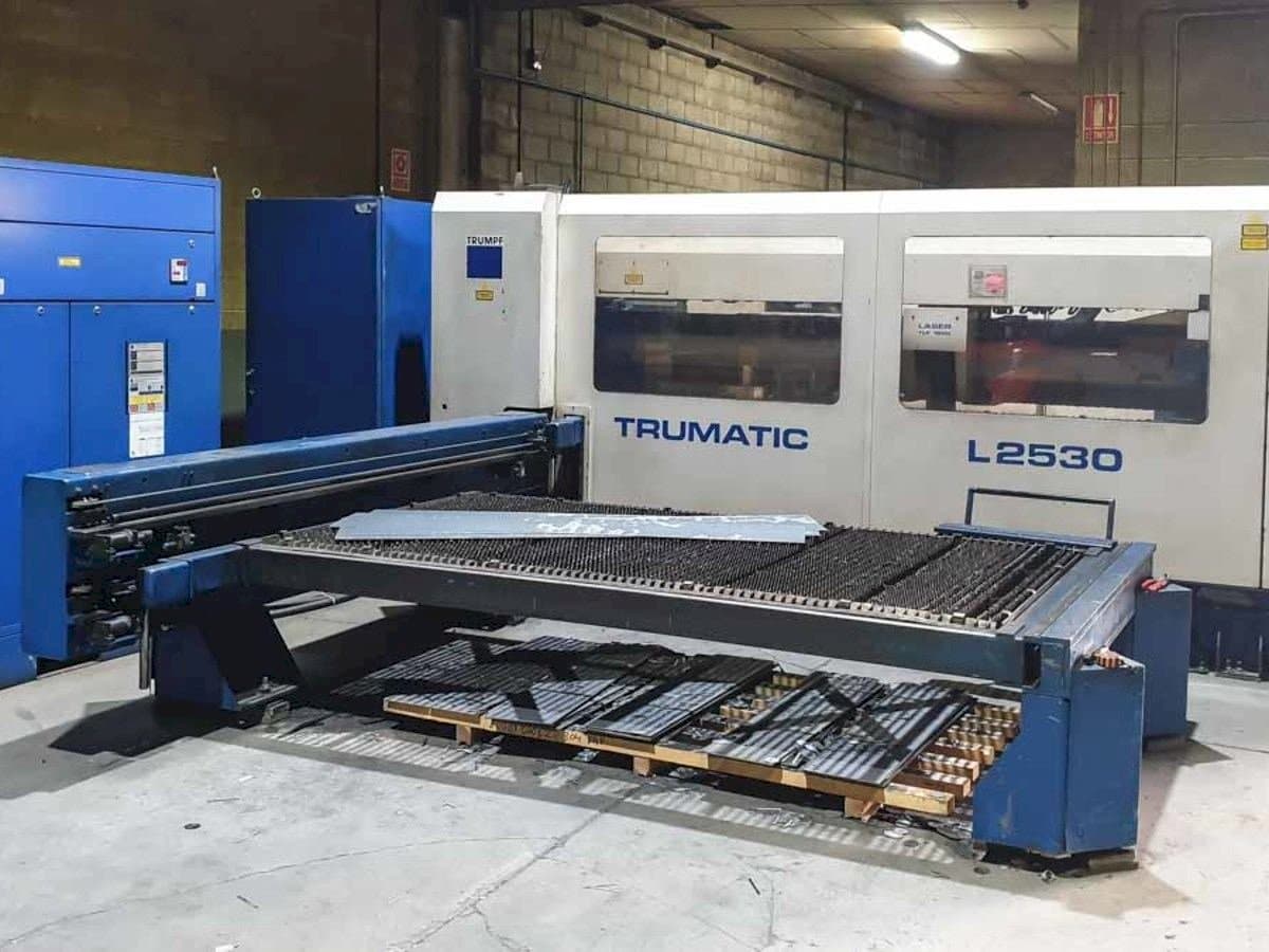 Vooraanzicht  van Trumpf Trumatic L2530  machine