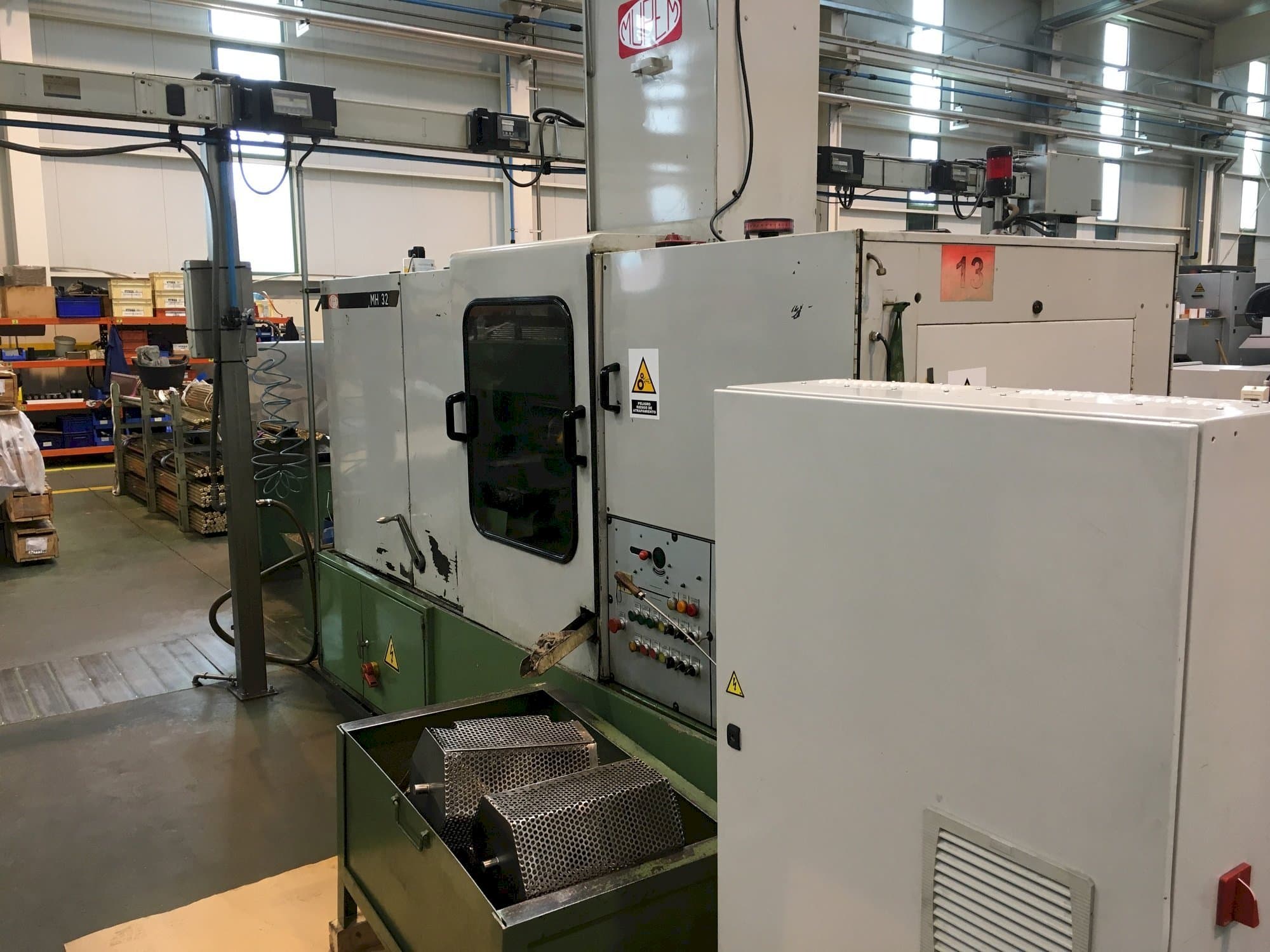 Vooraanzicht  van Mupem MH 32  machine