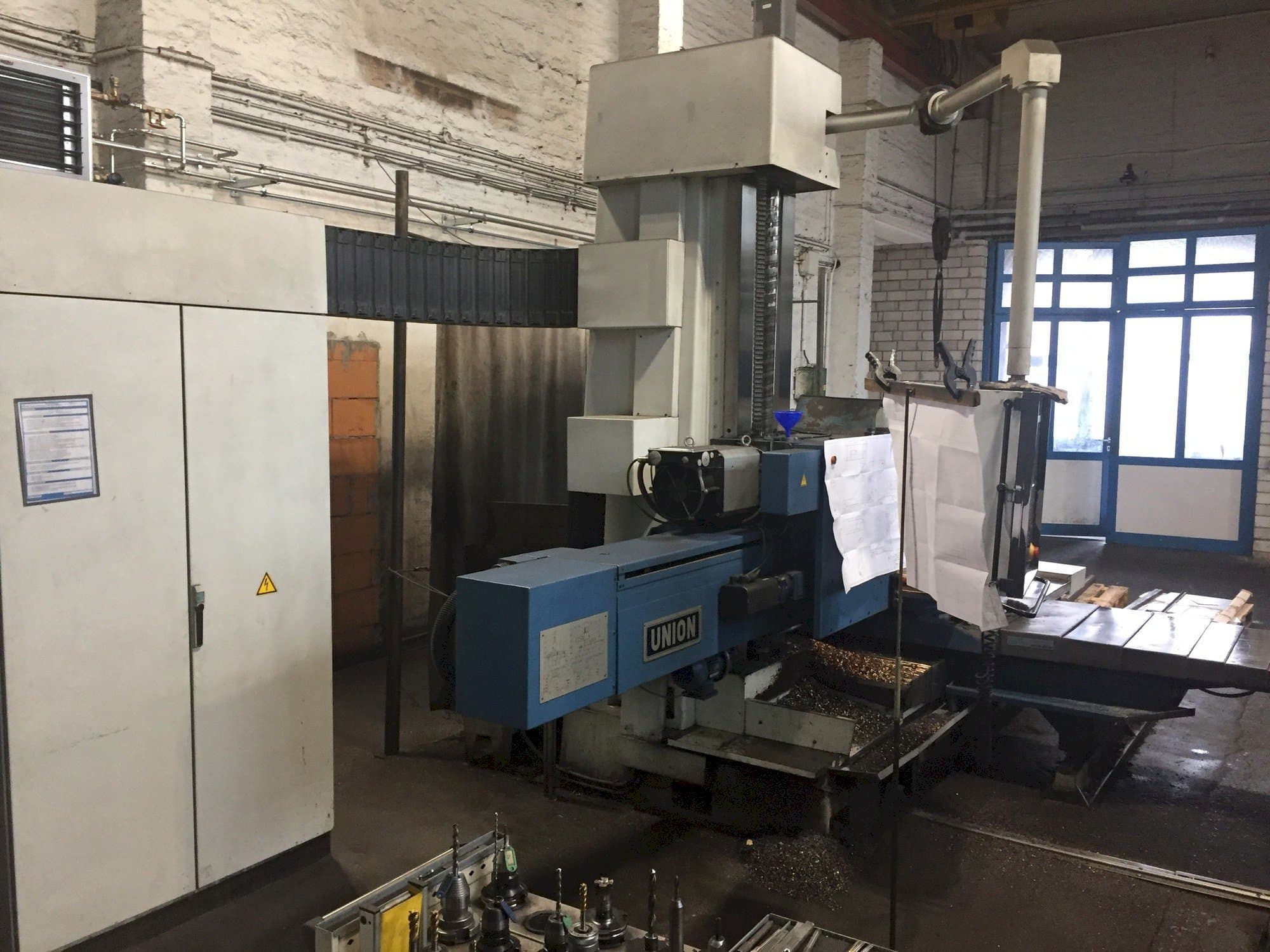 Linkerzijdeaanzicht  van Union BFT 102  machine