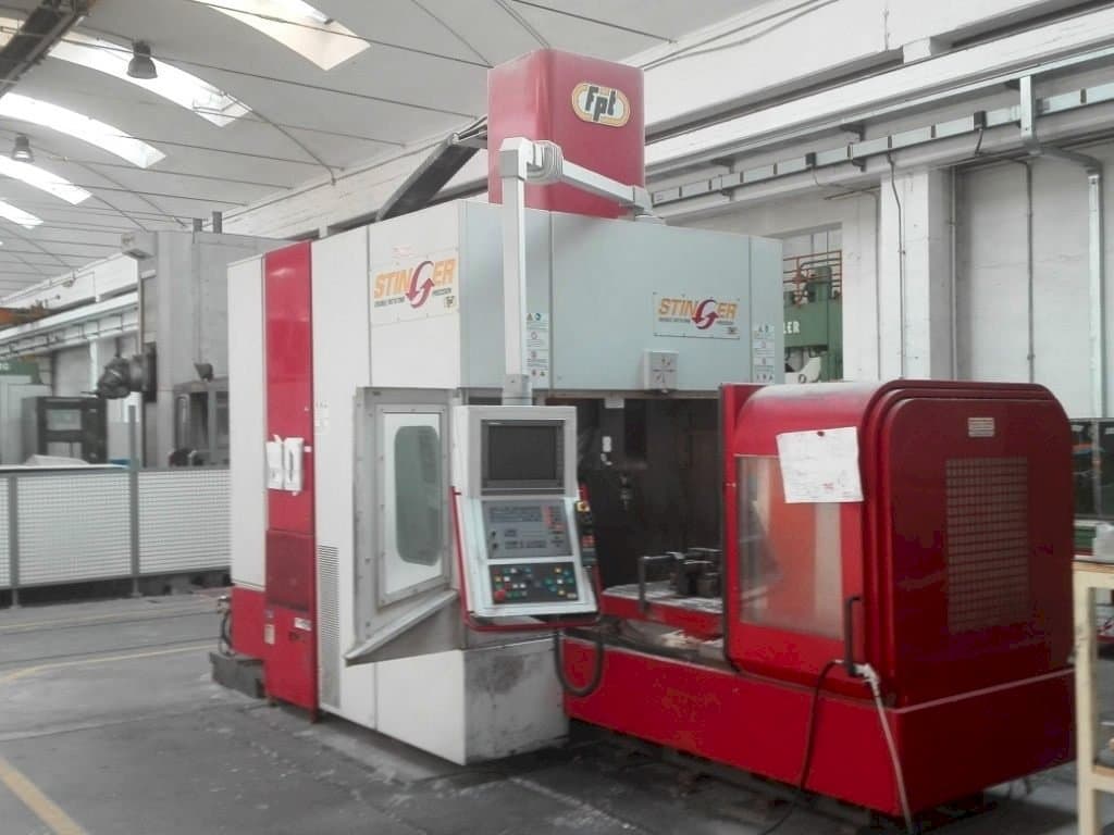 Vooraanzicht  van FPT Stinger  machine