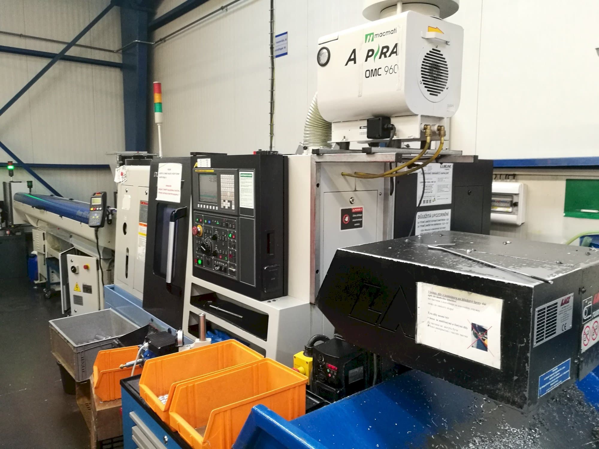 Vooraanzicht  van Doosan Lynx 220GA  machine