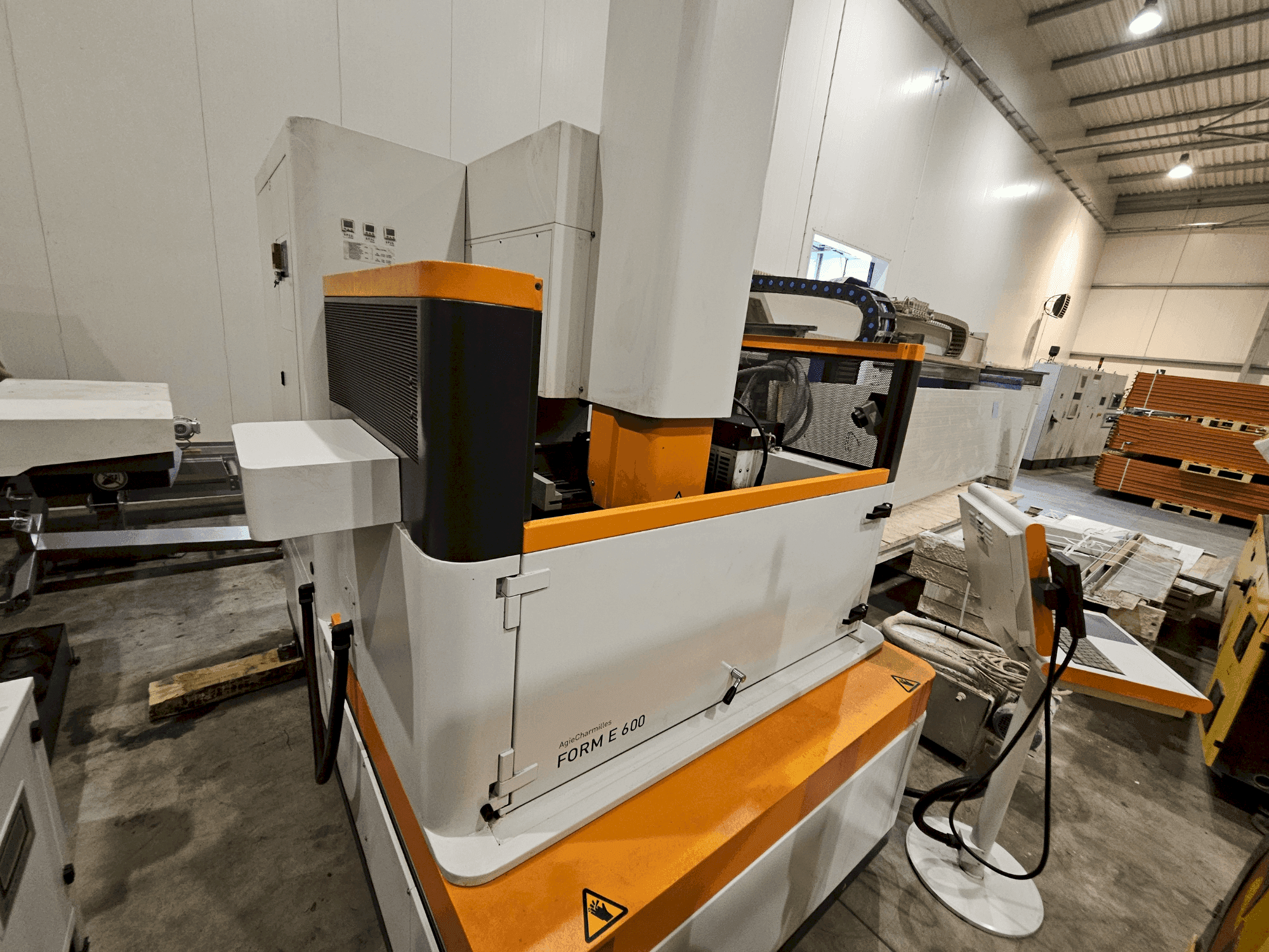 Vooraanzicht  van AgieCharmilles Form E 600  machine