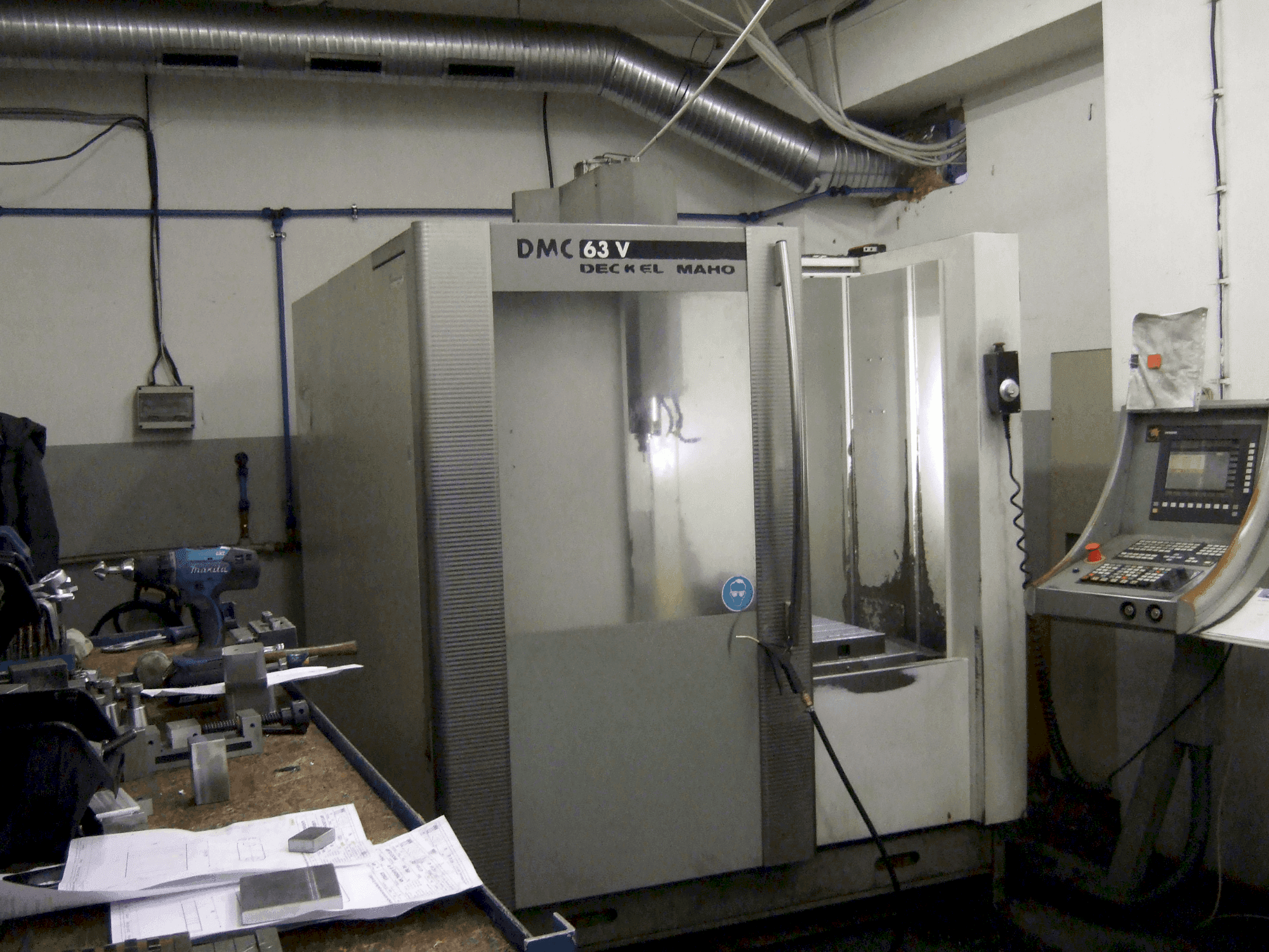 Vooraanzicht  van DECKEL MAHO DMC 63V  machine