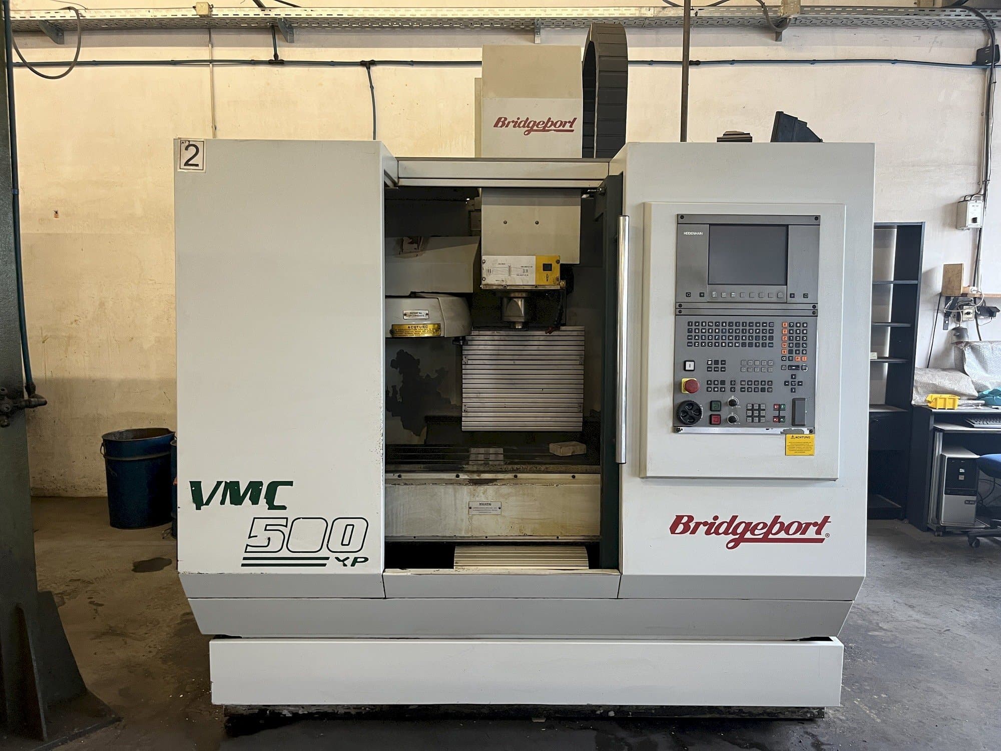 Vooraanzicht  van Bridgeport VMC500XP  machine