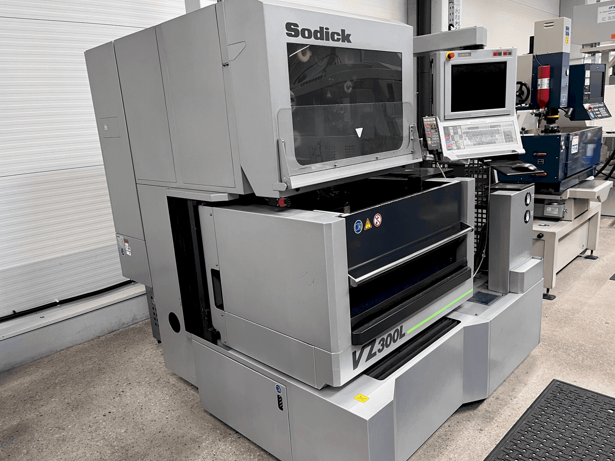 Linkerzijdeaanzicht  van Sodick VZ 300L  machine