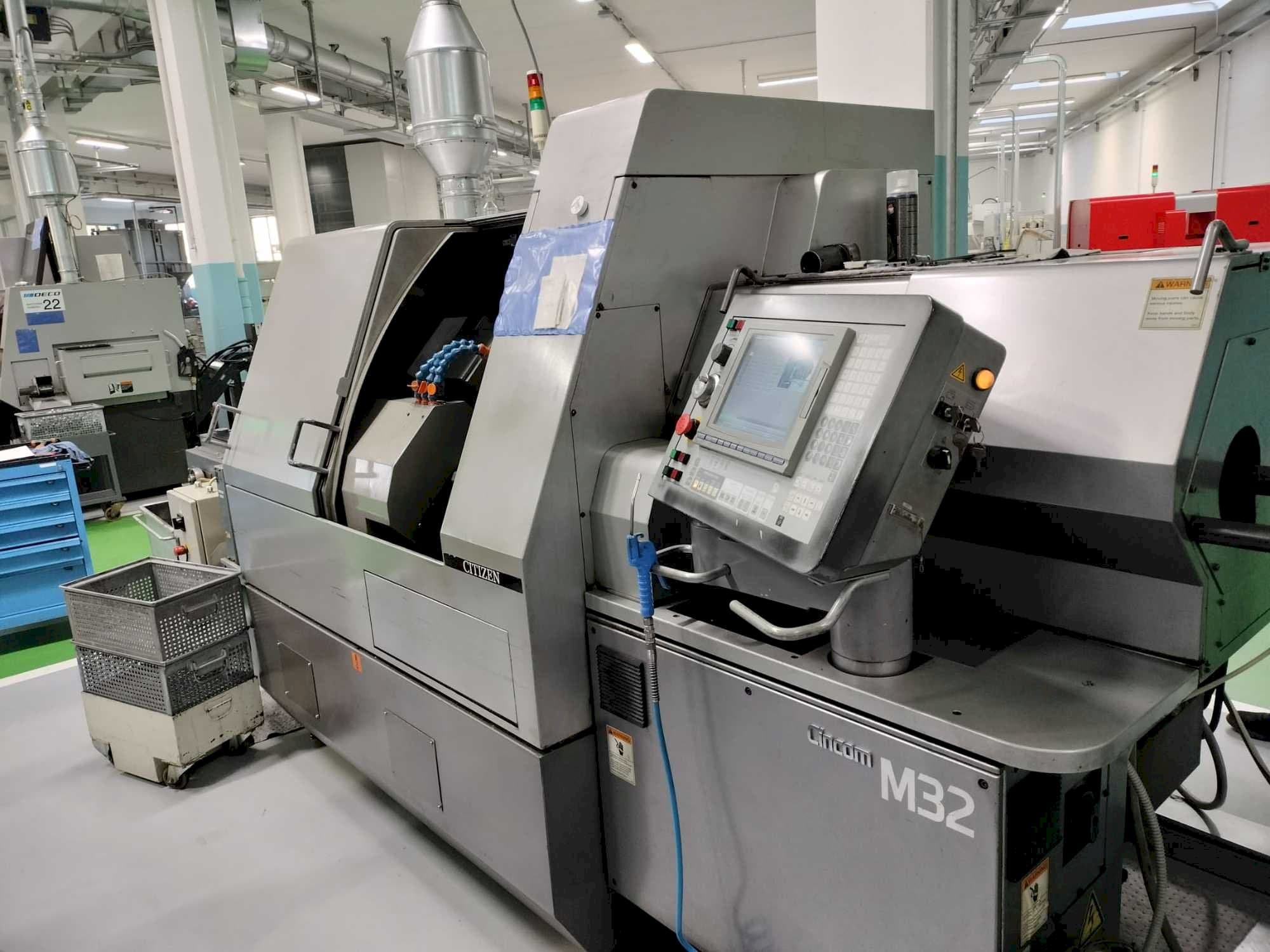 Vooraanzicht  van Citizen CINCOM M32V  machine