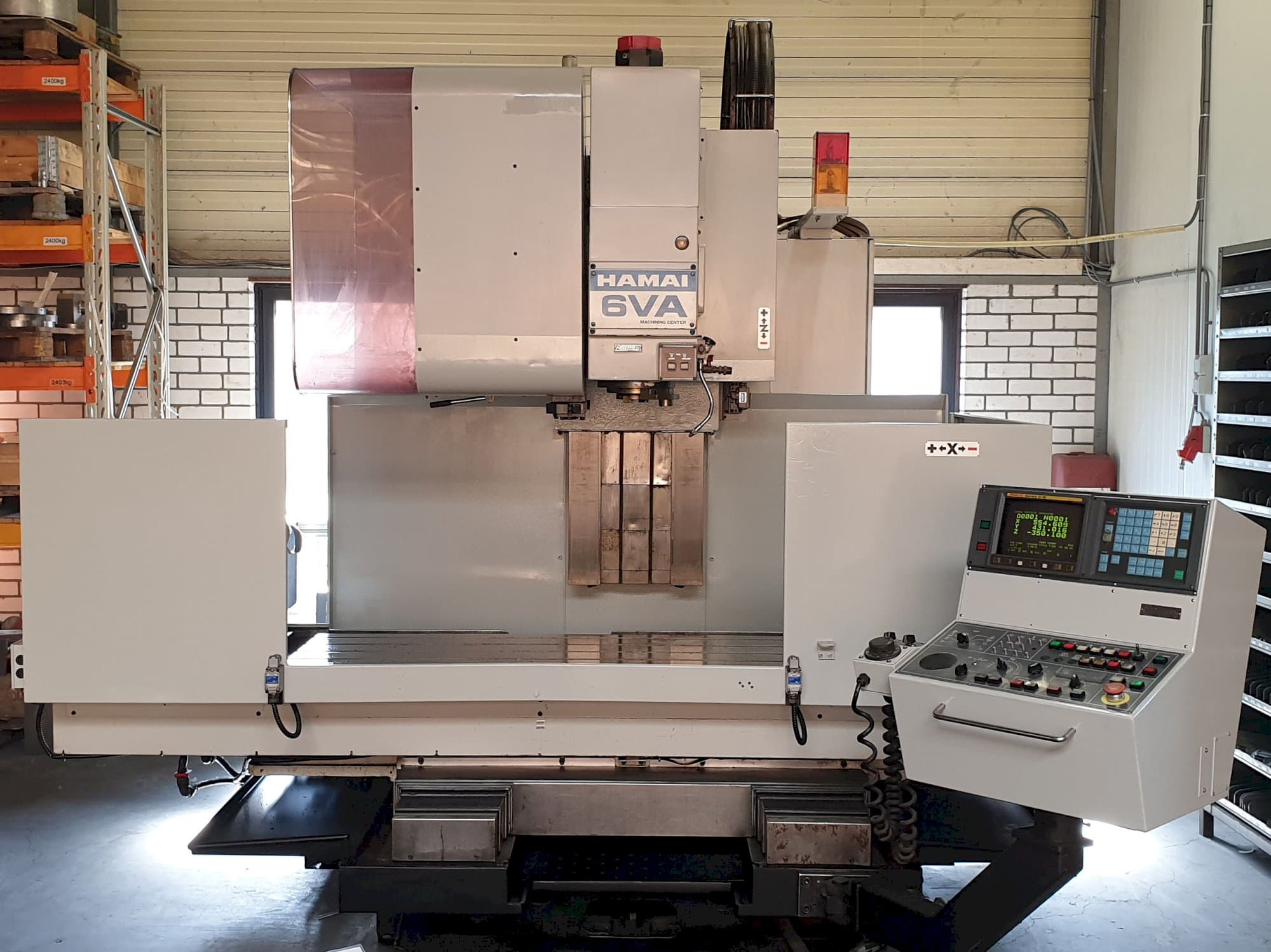 Vooraanzicht  van HAMAI MC-6VA machine