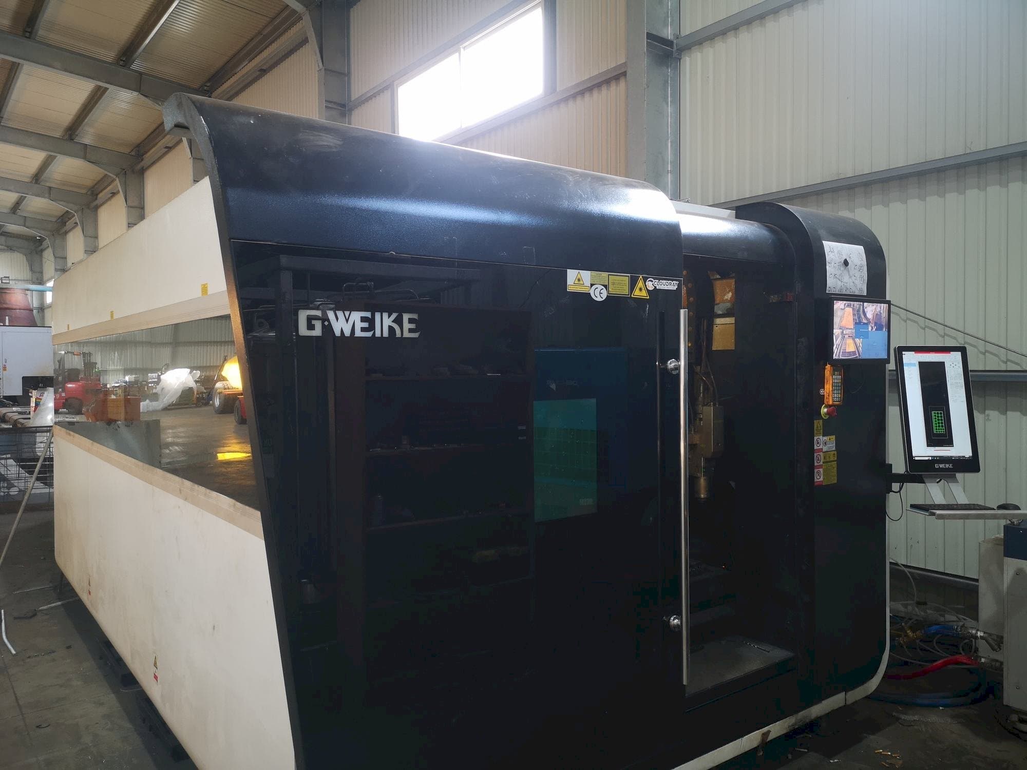 Vooraanzicht  van GWEIKE LF 3015 GA CNC  machine