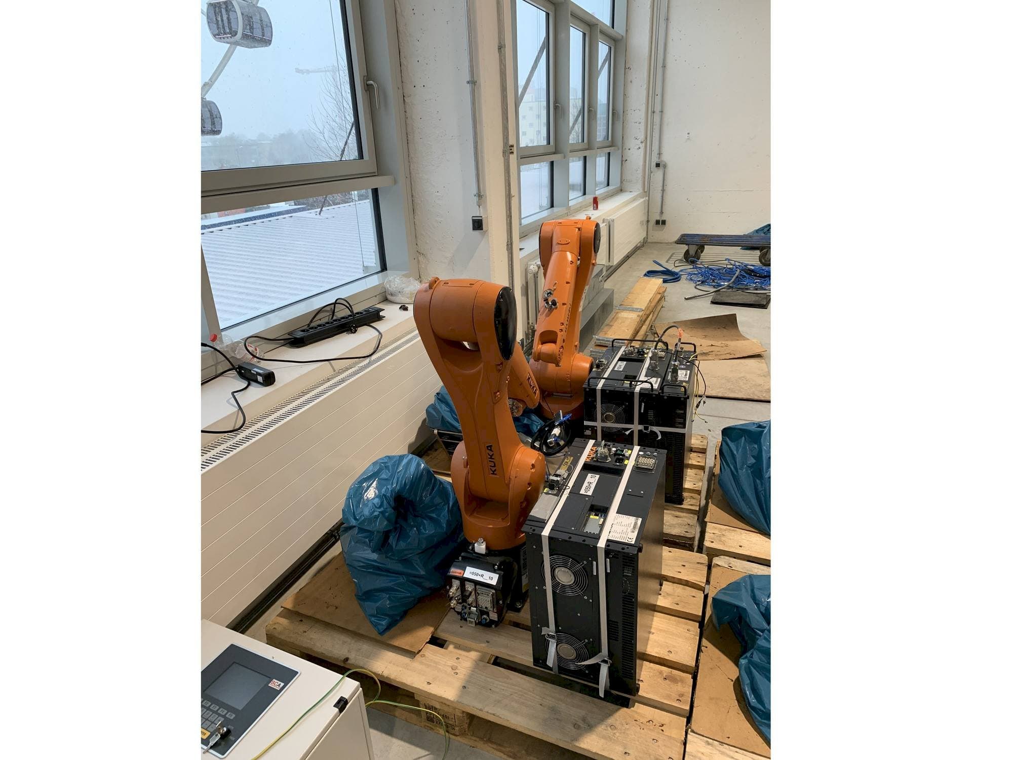 Vooraanzicht  van KUKA KR10 R1100  machine