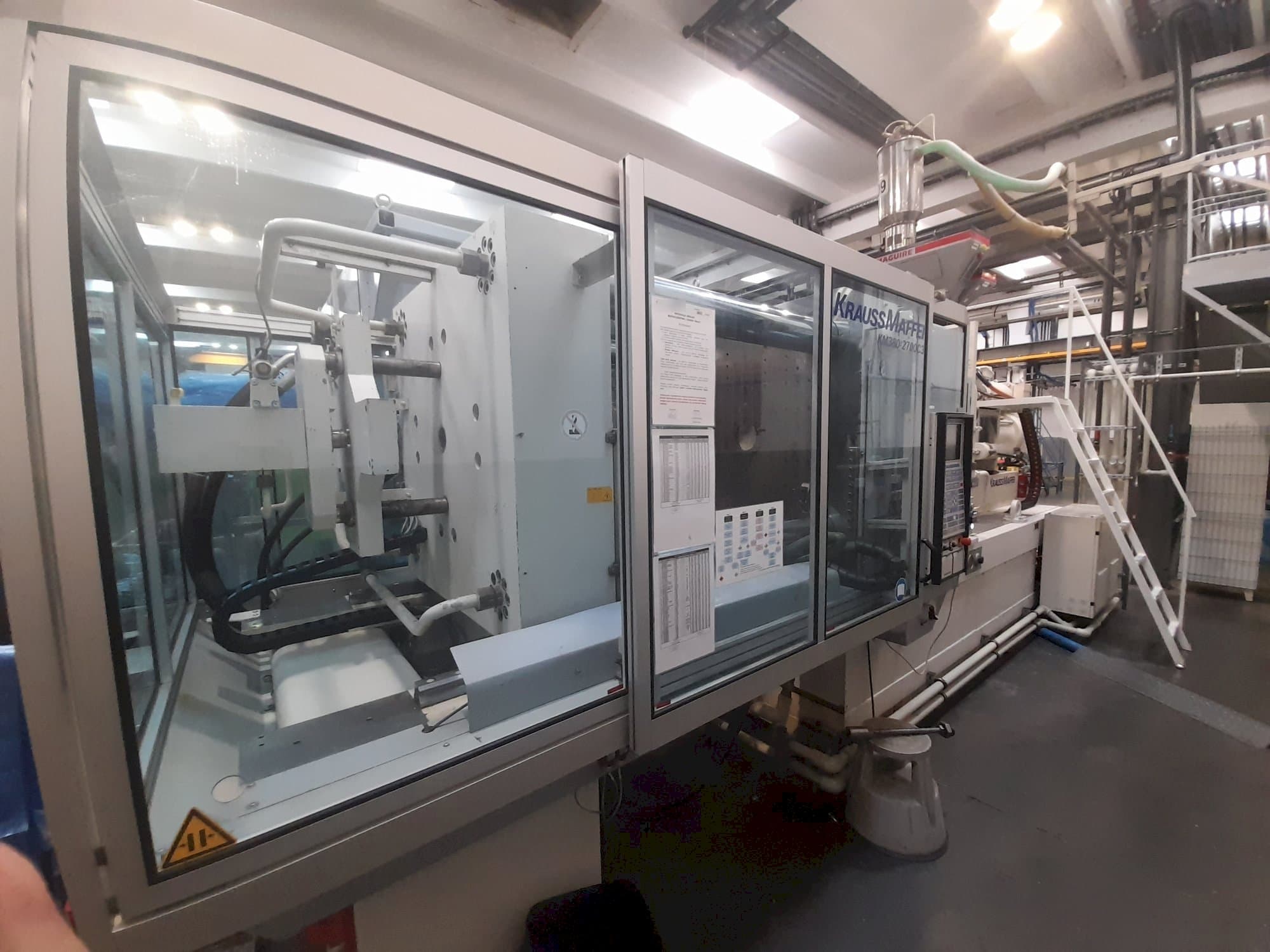 Linkerzijdeaanzicht  van Krauss Maffei 380-2700 C3  machine