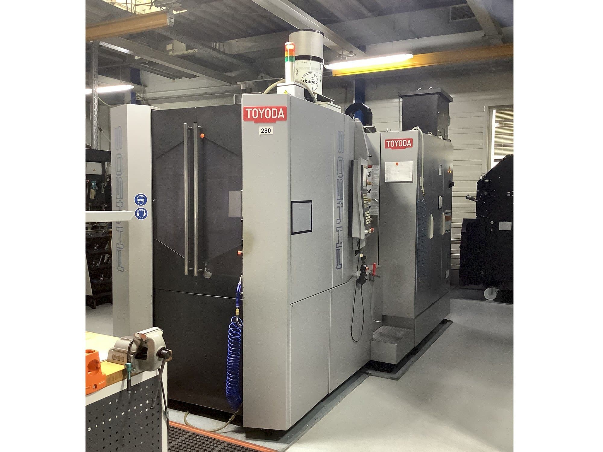 Vooraanzicht  van TOYODA FH 450S  machine