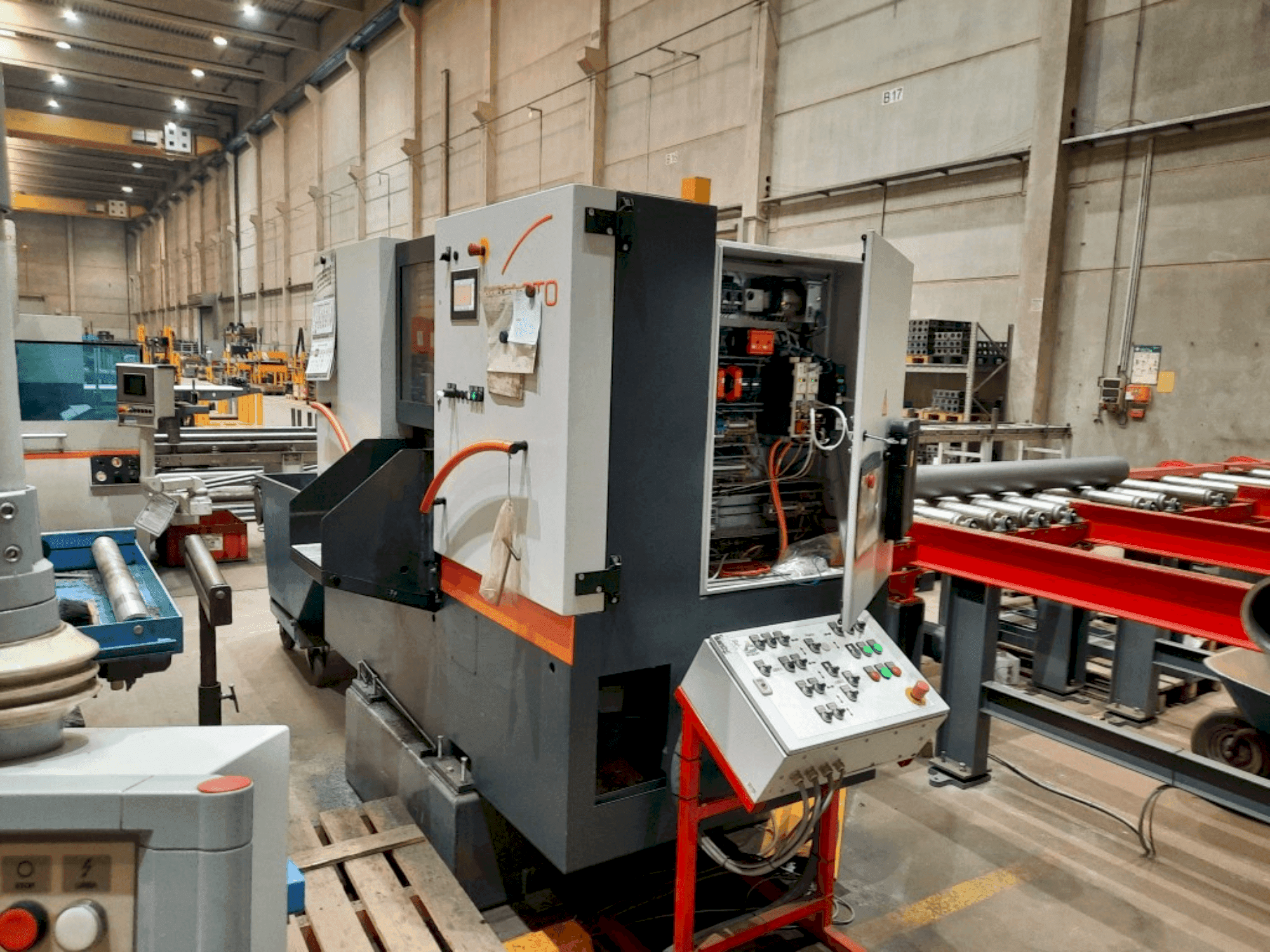 Vooraanzicht  van KASTO WIN A3.3  machine