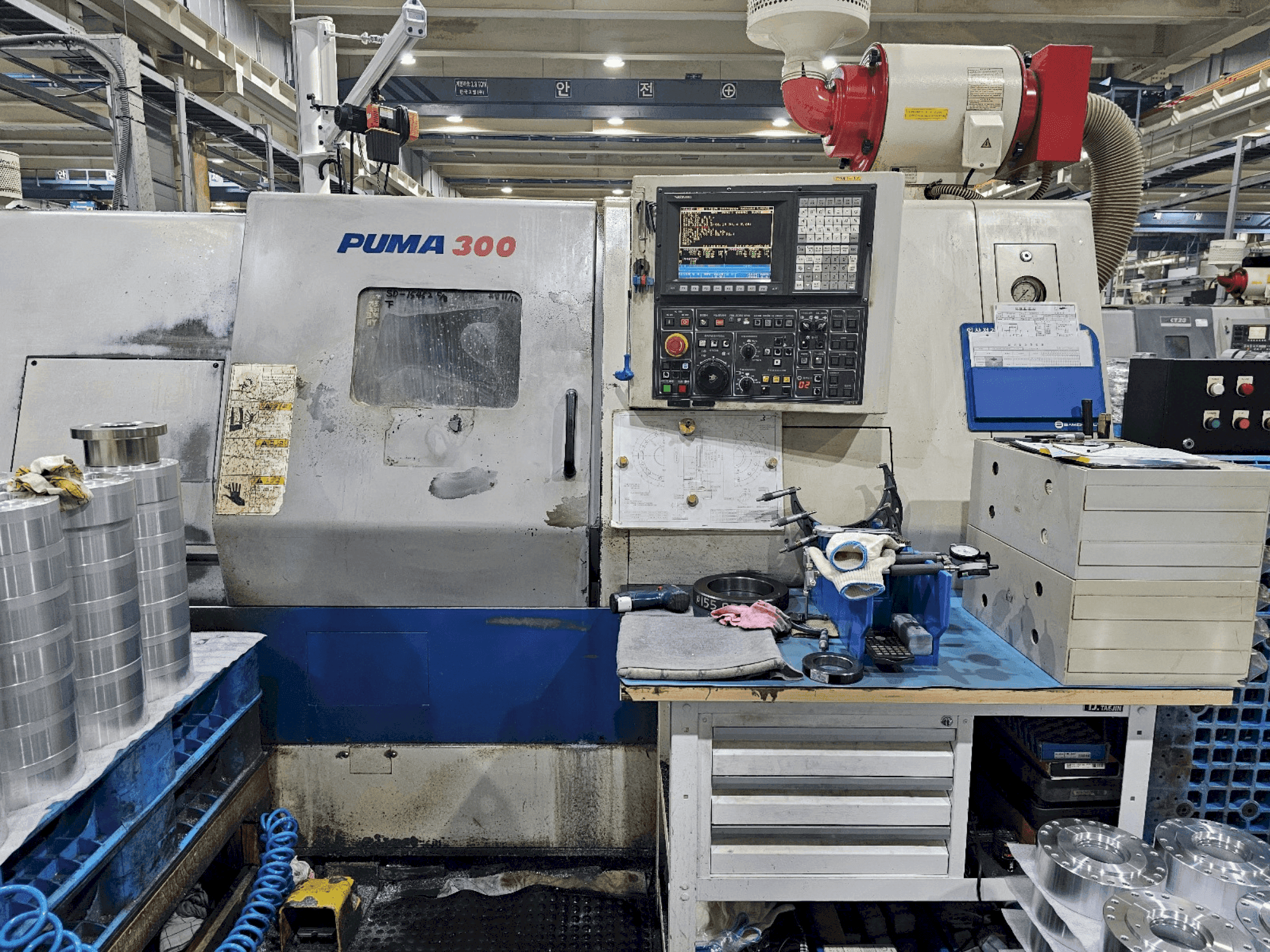 Vooraanzicht  van DOOSAN PUMA 300 C  machine