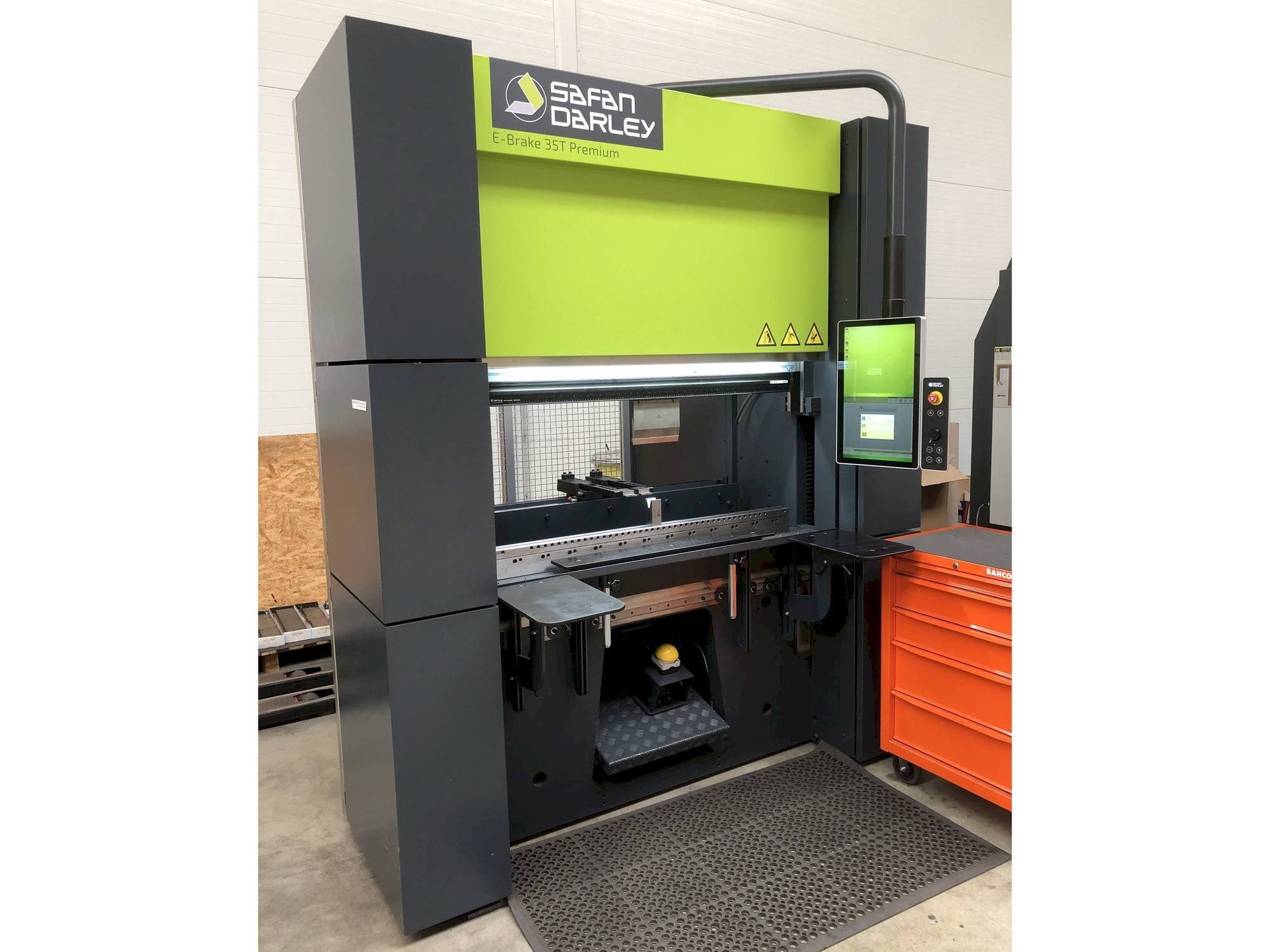 Vooraanzicht  van Safan Darley E-Brake 35T Premium  machine