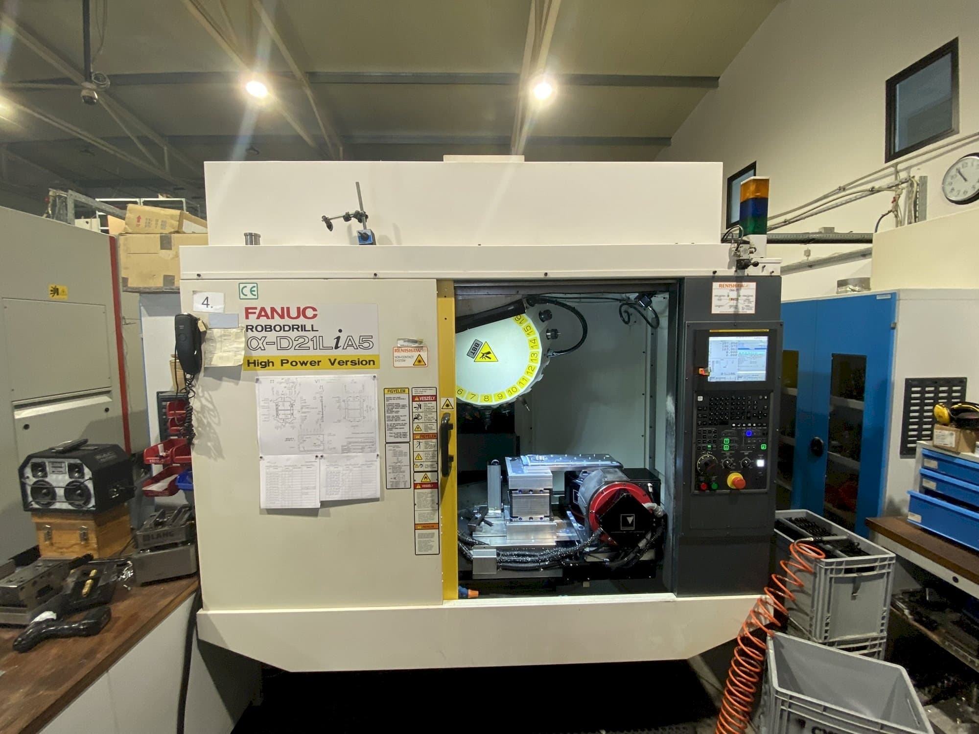 Vooraanzicht  van FANUC Robodrill Alpha D21LiB5  machine