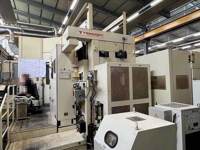 Vooraanzicht  van YASDA YBM 1000N  machine