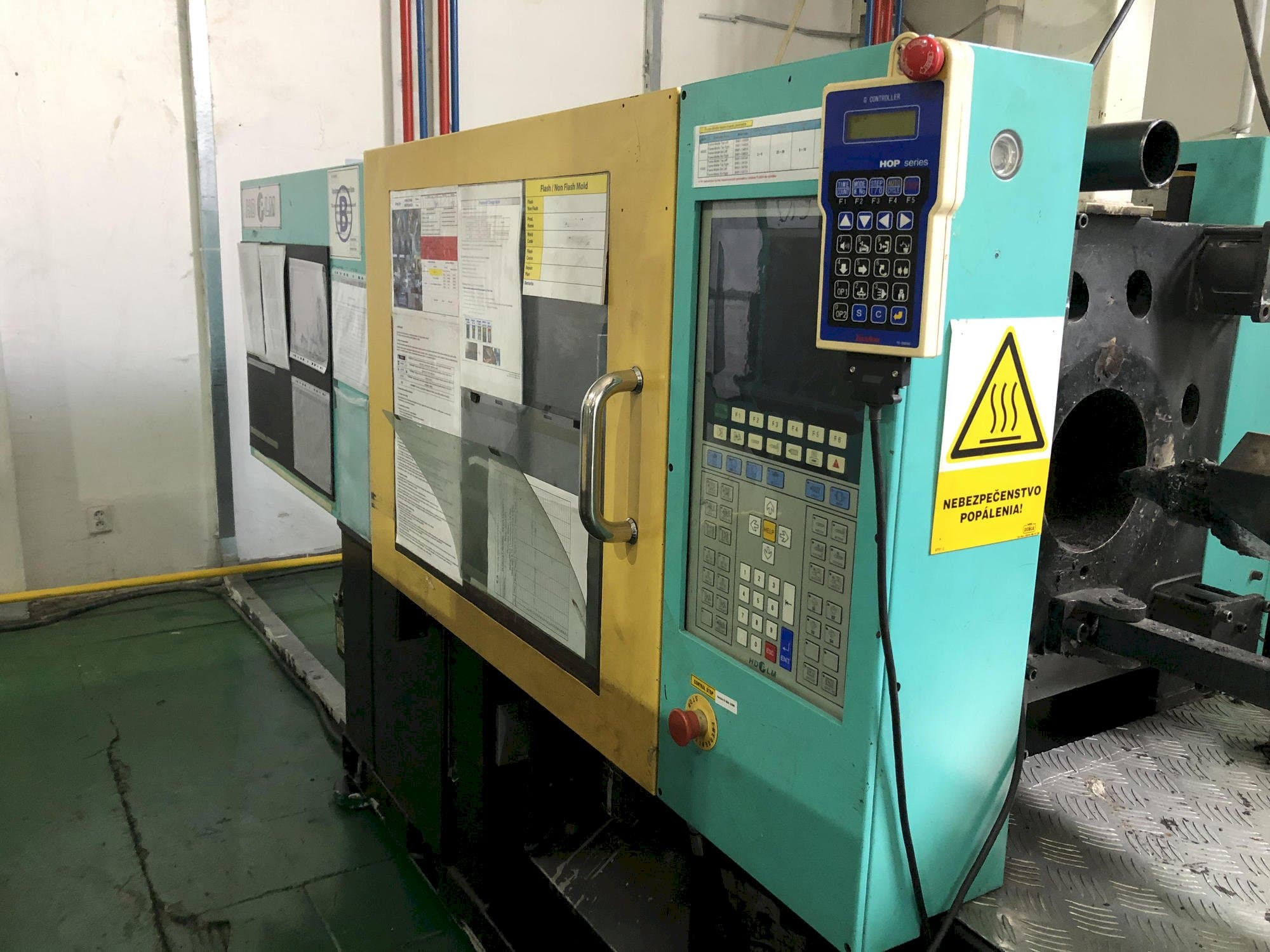 Vooraanzicht  van Hyundai K-120V  machine