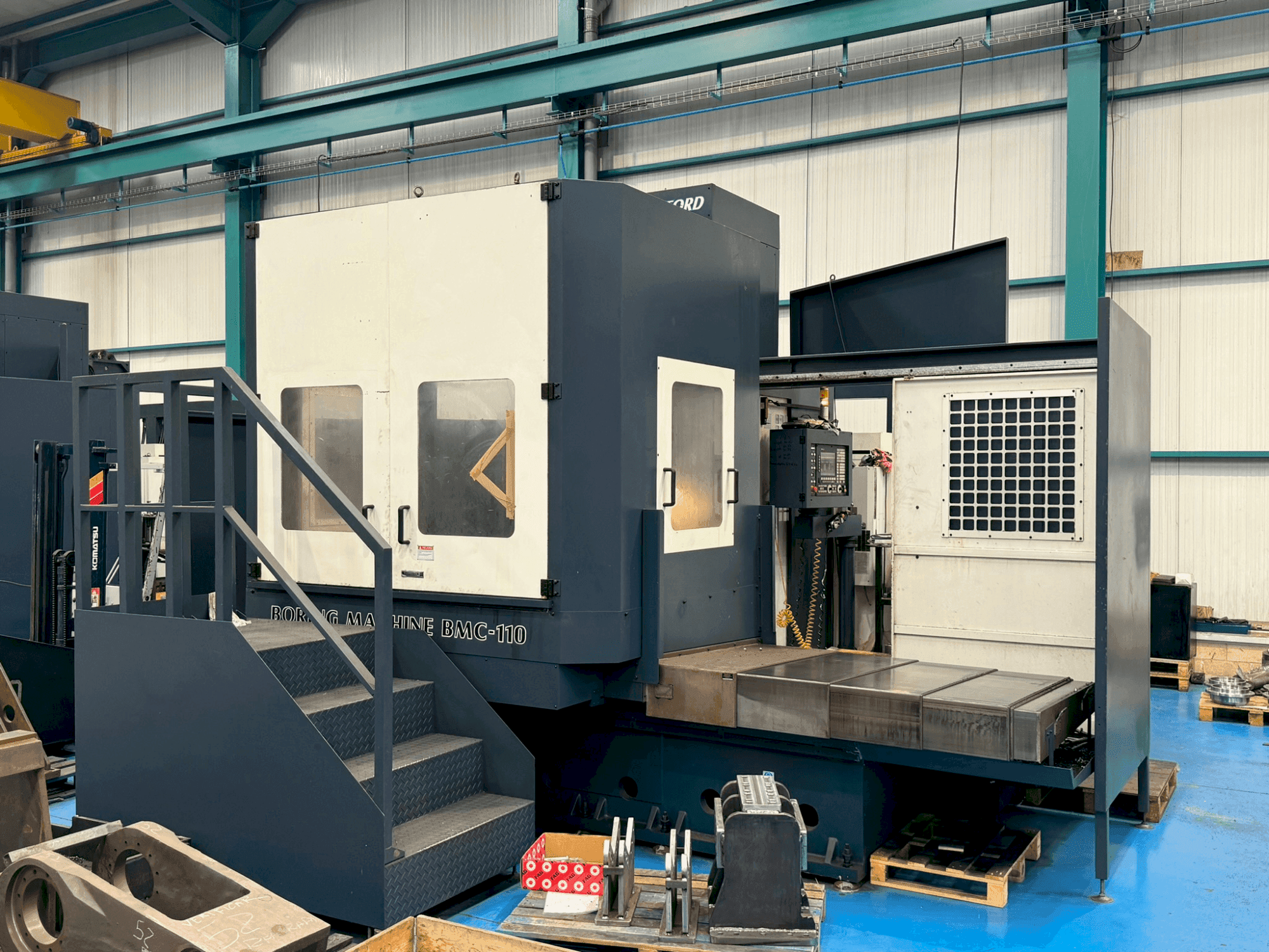 Vooraanzicht  van Johnford BMC 110  machine