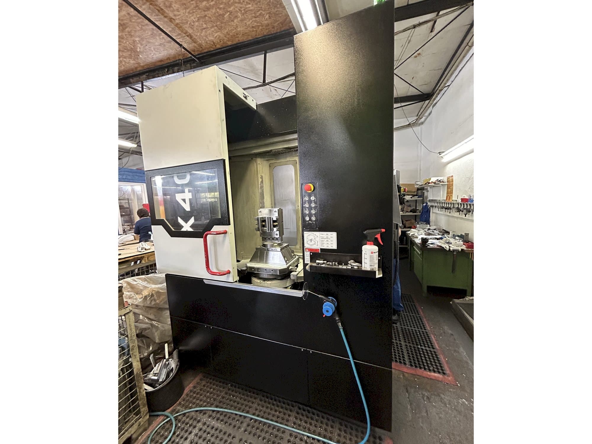 Vooraanzicht  van Quaser HX404  machine